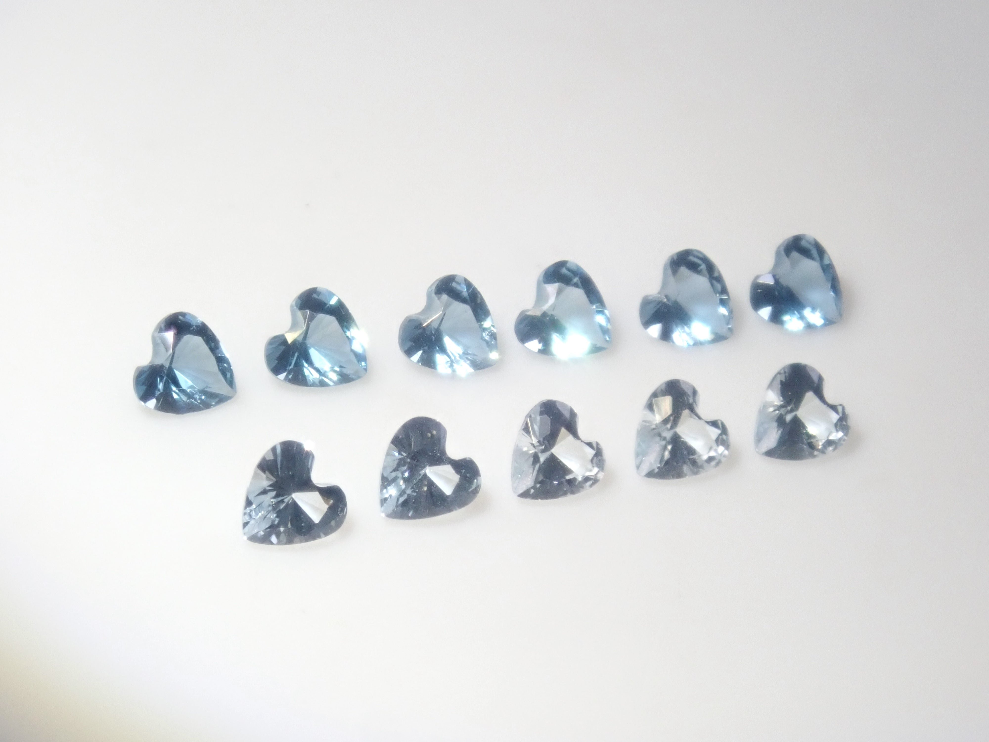 [6/ 10 PM JST Release] 《Limited to 11 Stones》Bicolor Gemstone Gacha featuring Paraiba Tourmaline and Euclase 《Bulk Purchase Discount Available》