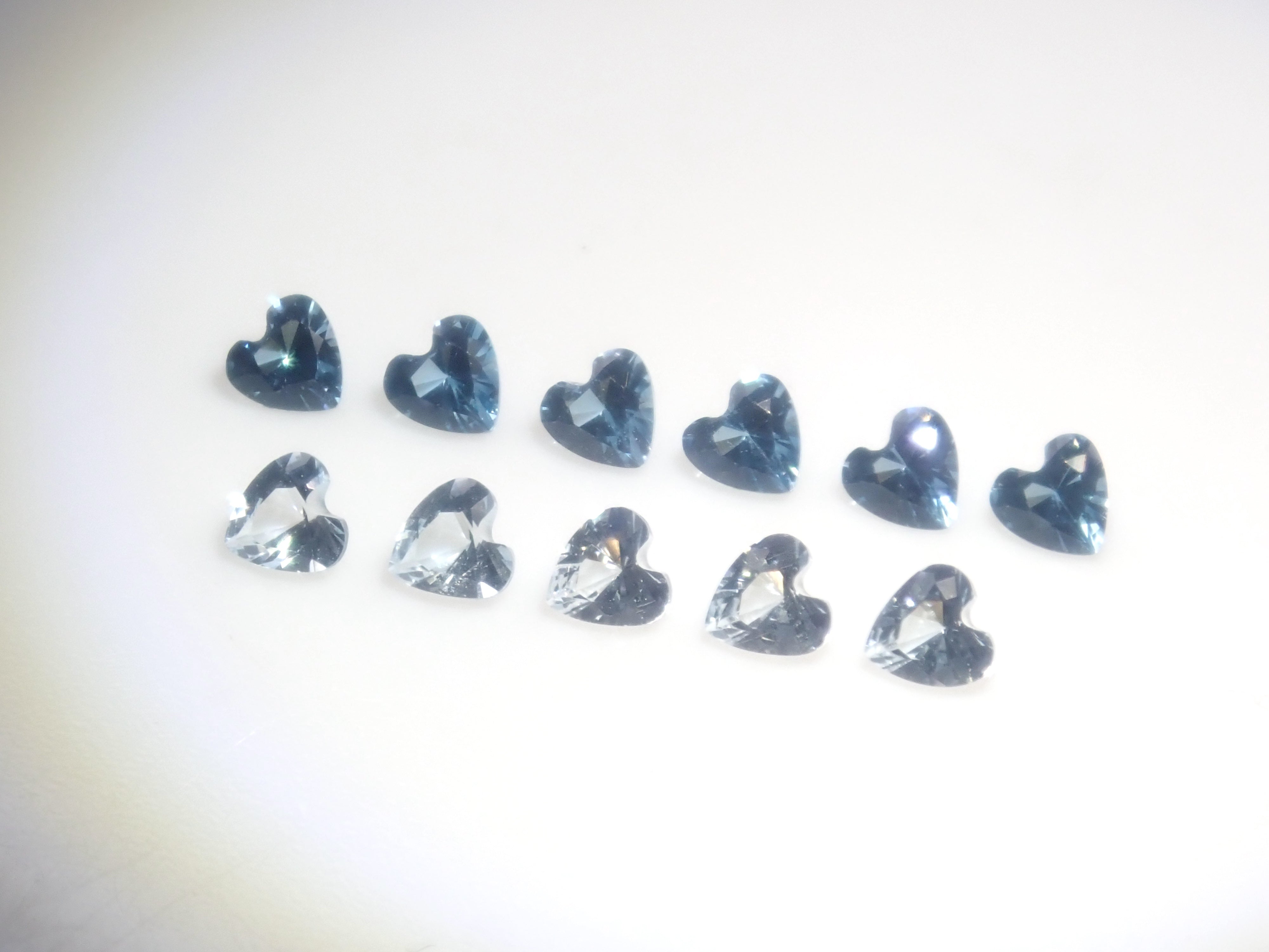 [6/ 10 PM JST Release] 《Limited to 11 Stones》Bicolor Gemstone Gacha featuring Paraiba Tourmaline and Euclase 《Bulk Purchase Discount Available》