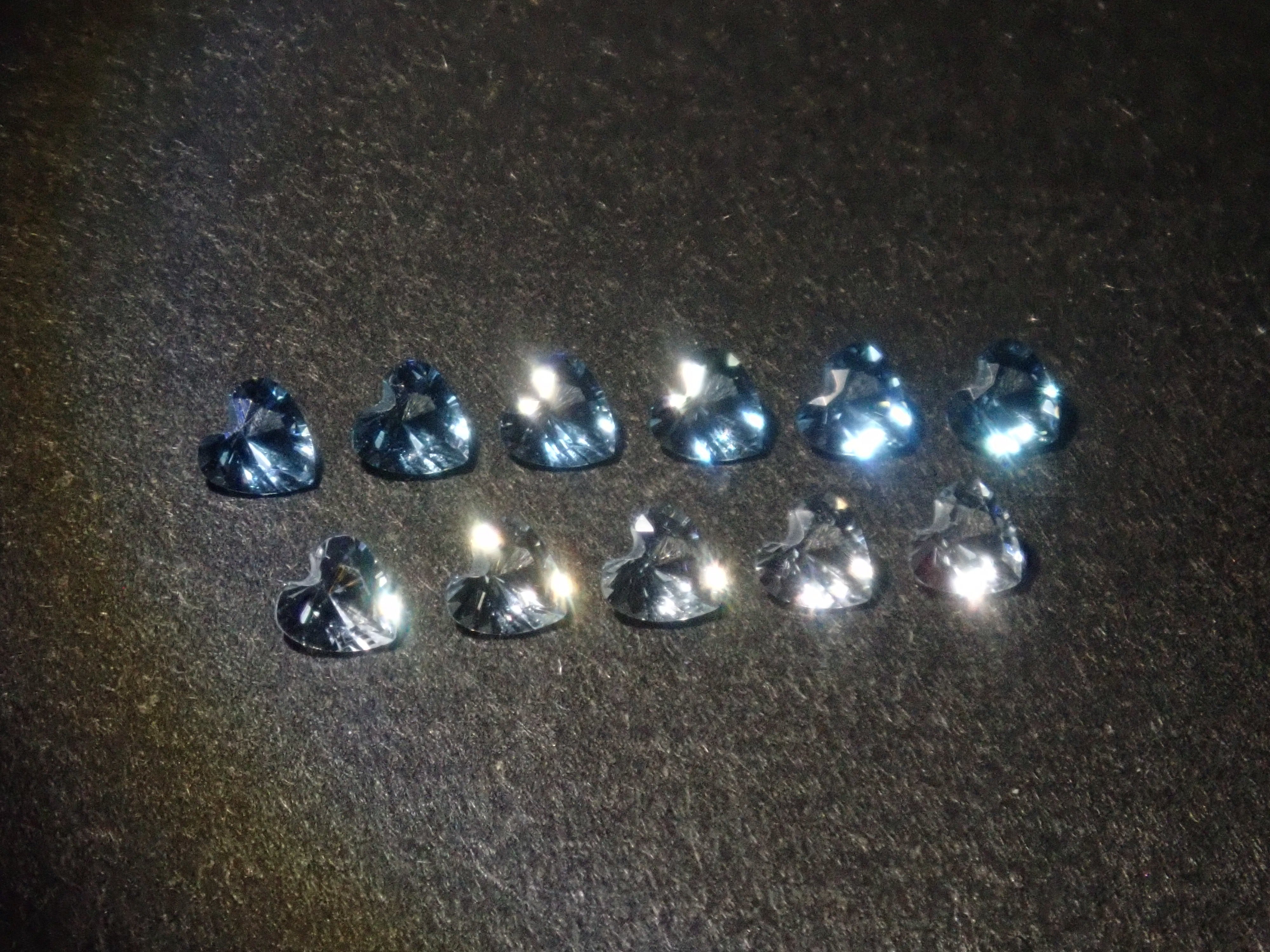 [6/ 10 PM JST Release] 《Limited to 11 Stones》Bicolor Gemstone Gacha featuring Paraiba Tourmaline and Euclase 《Bulk Purchase Discount Available》