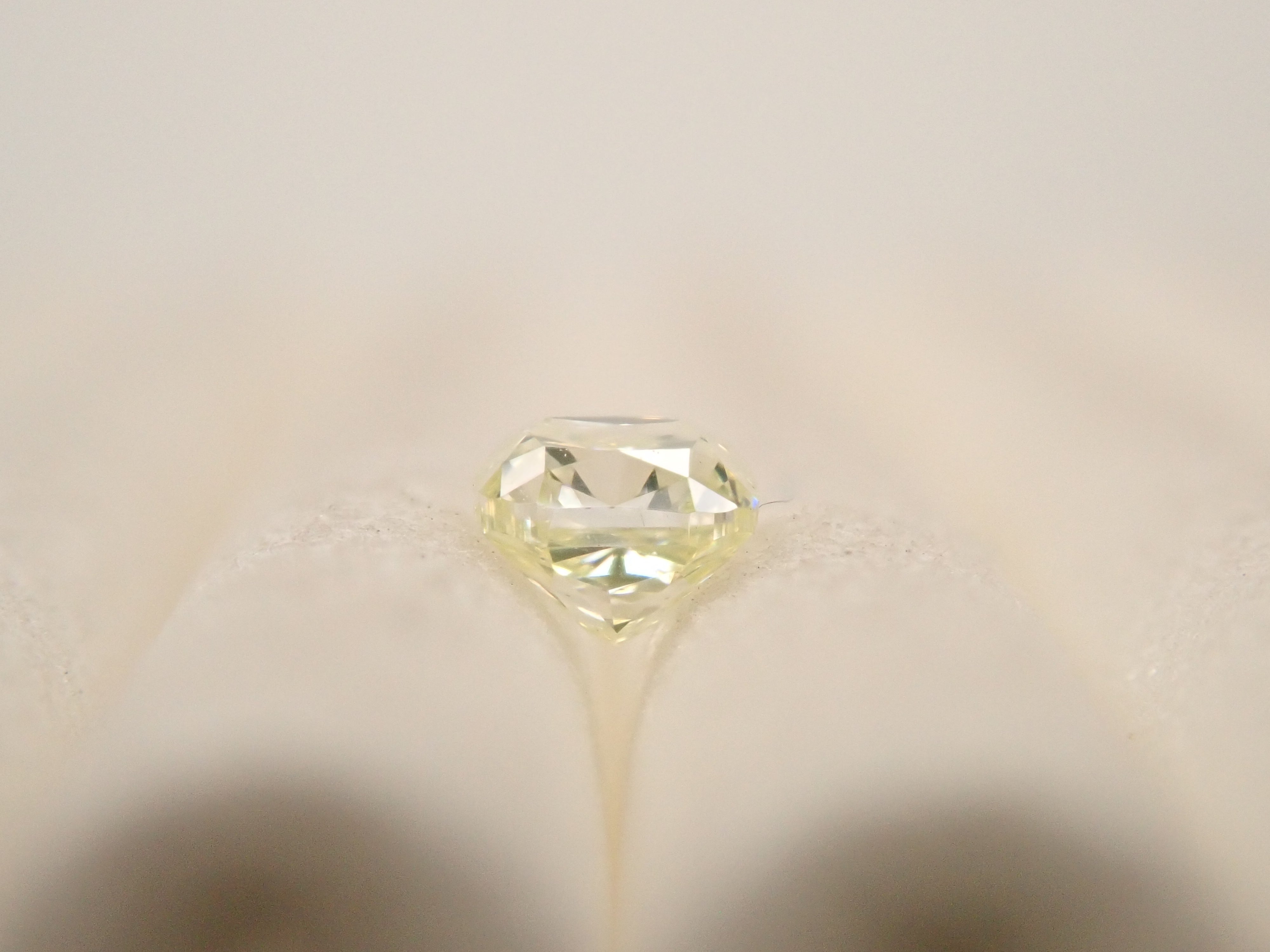 【32501945掲載】グリーンダイヤモンド 0.129ctルース(FANCY LIGHT YELLOW GREEN, VS2)
