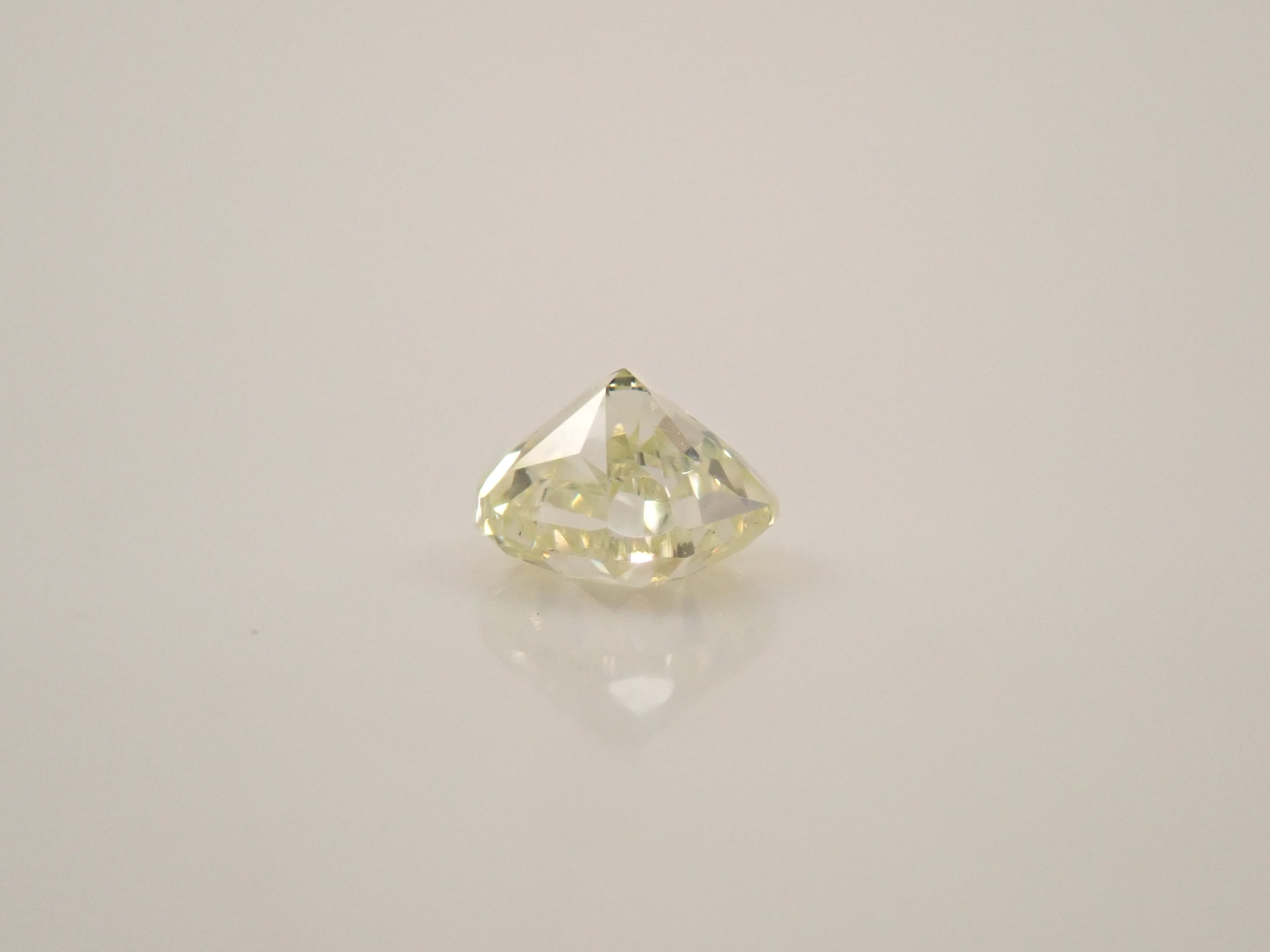 【32501945掲載】グリーンダイヤモンド 0.129ctルース(FANCY LIGHT YELLOW GREEN, VS2)