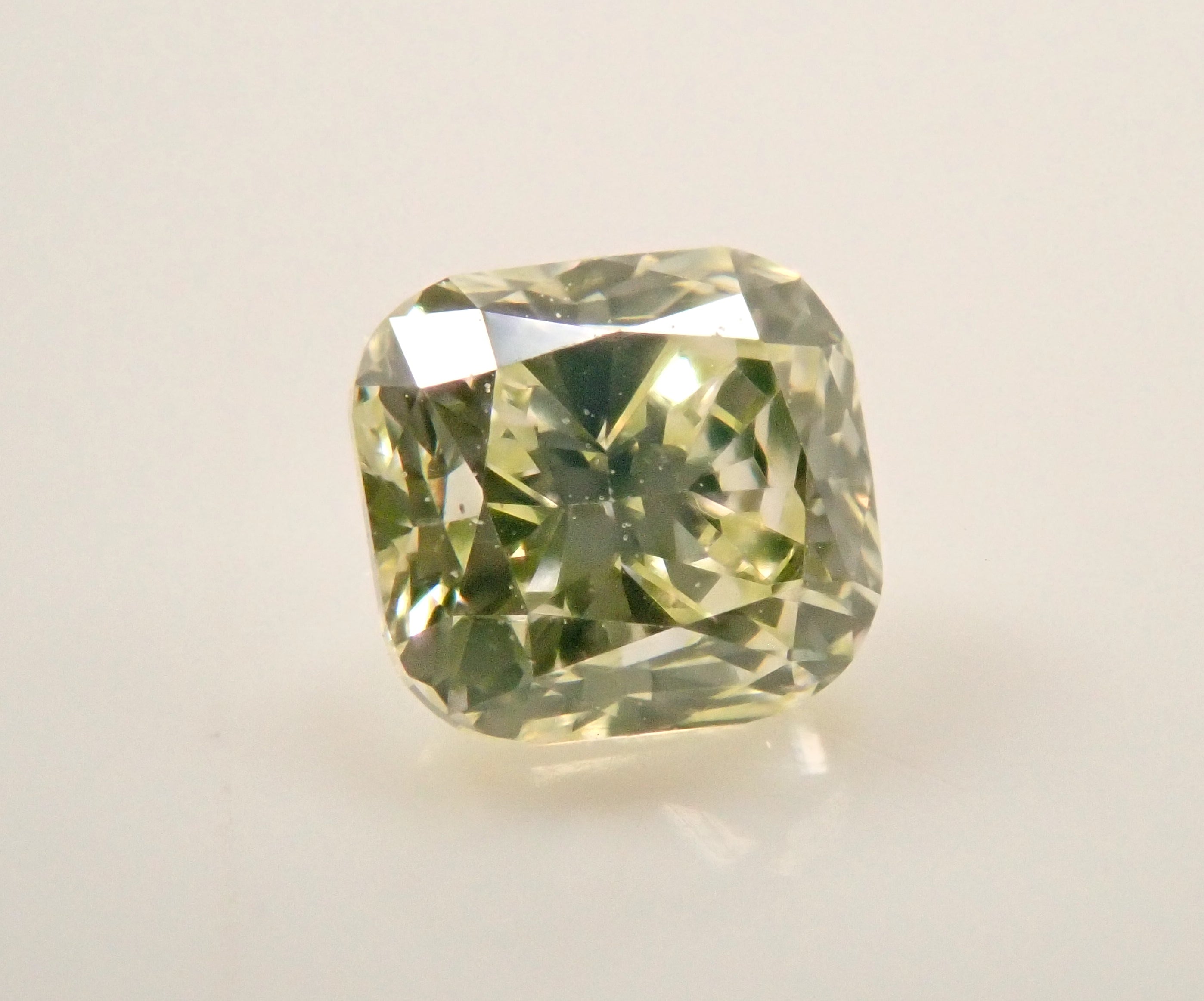【抽選販売0629_02】グリーンダイヤモンド 0.129ctルース(FANCY LIGHT YELLOW GREEN, VS2)