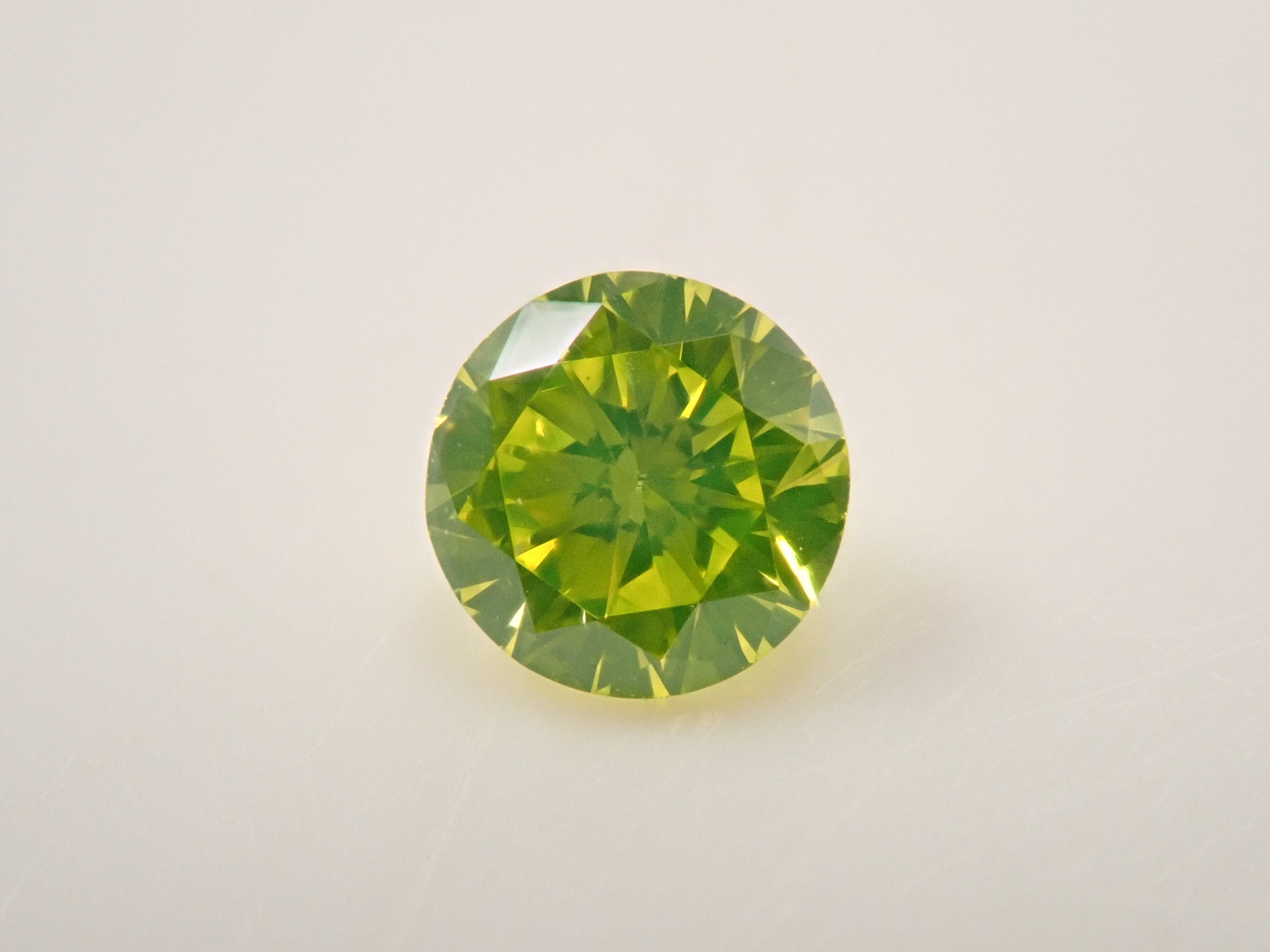 【32501953掲載】 グリーンダイヤモンド（トリートメント） 0.183ctルース(FANCY INTENSE YELLOW GREEN TREATED, VS1)