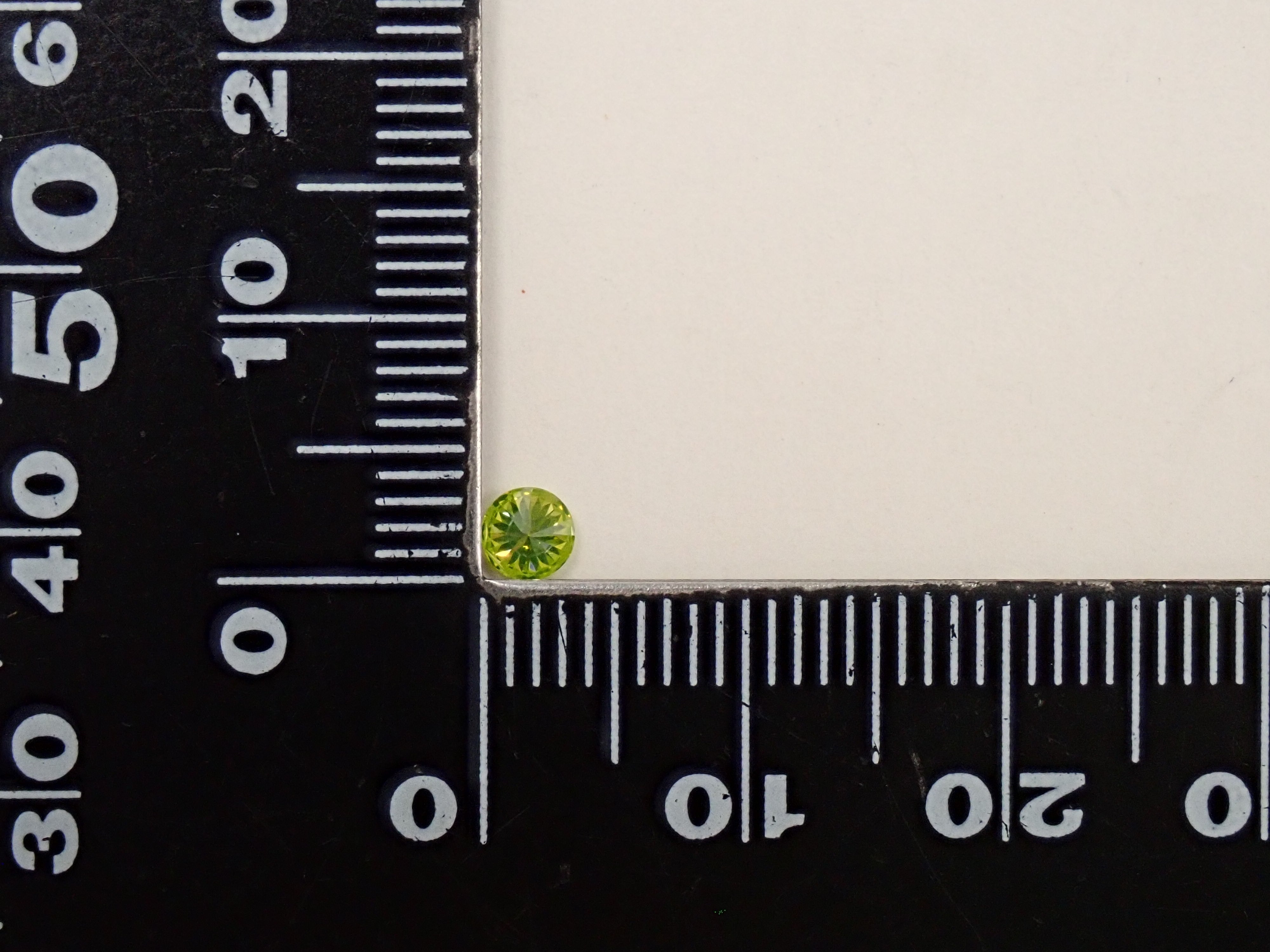 【32501953掲載】 グリーンダイヤモンド（トリートメント） 0.183ctルース(FANCY INTENSE YELLOW GREEN TREATED, VS1)