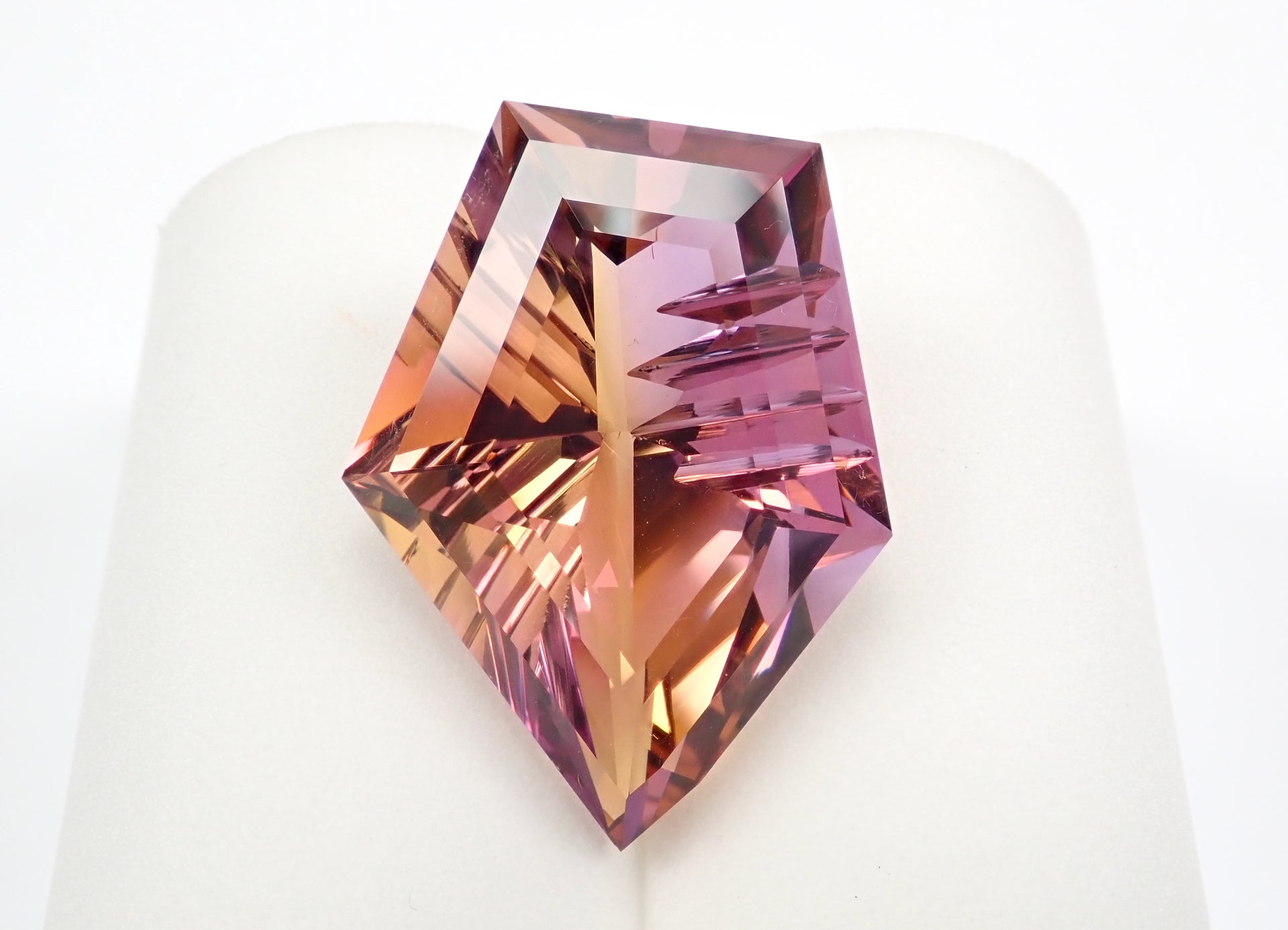 ☆M0309-8)『決算セール』天然アメトリン ルース 67.936ct 防ぎ