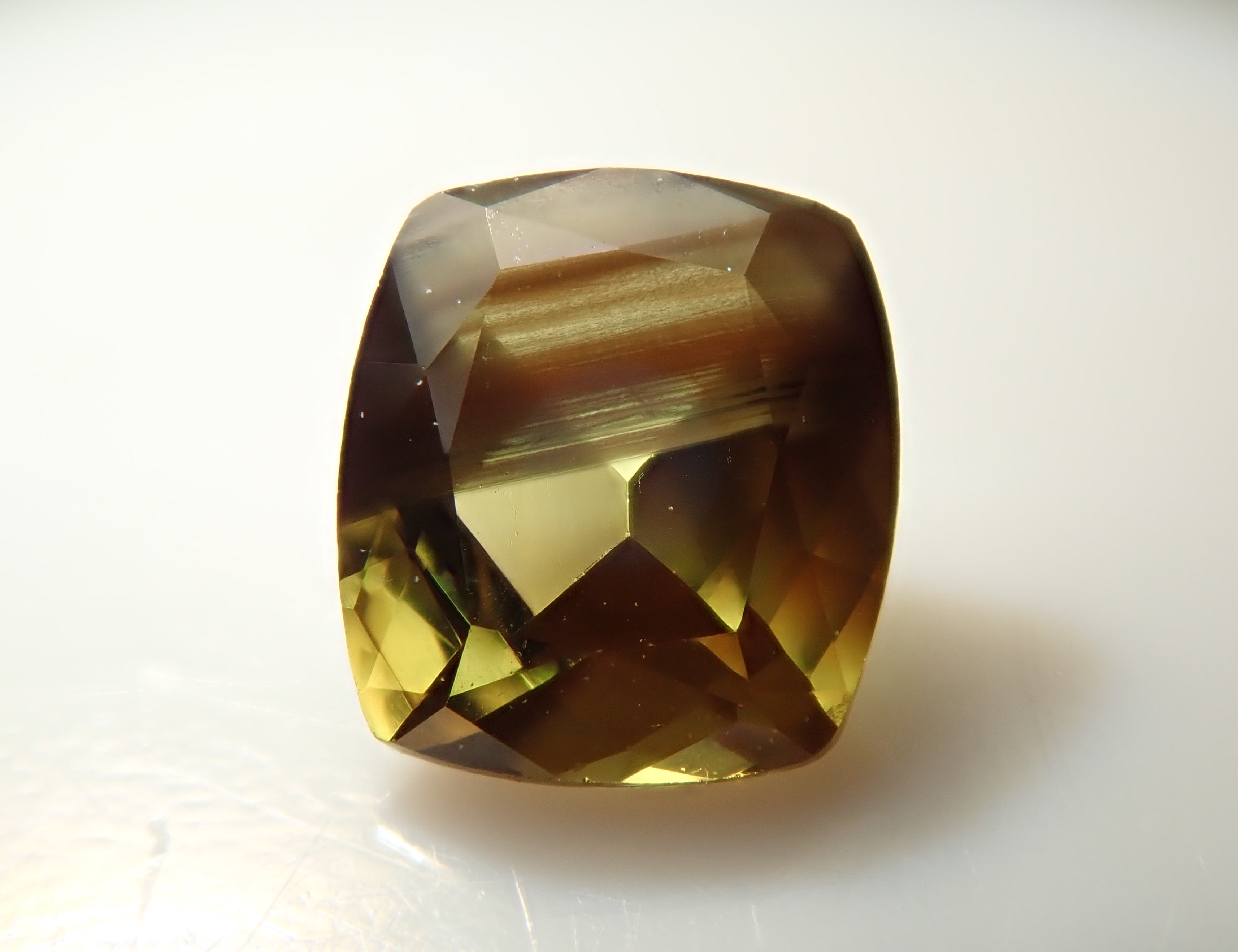 Bicolor sapphire 0.253ct loose