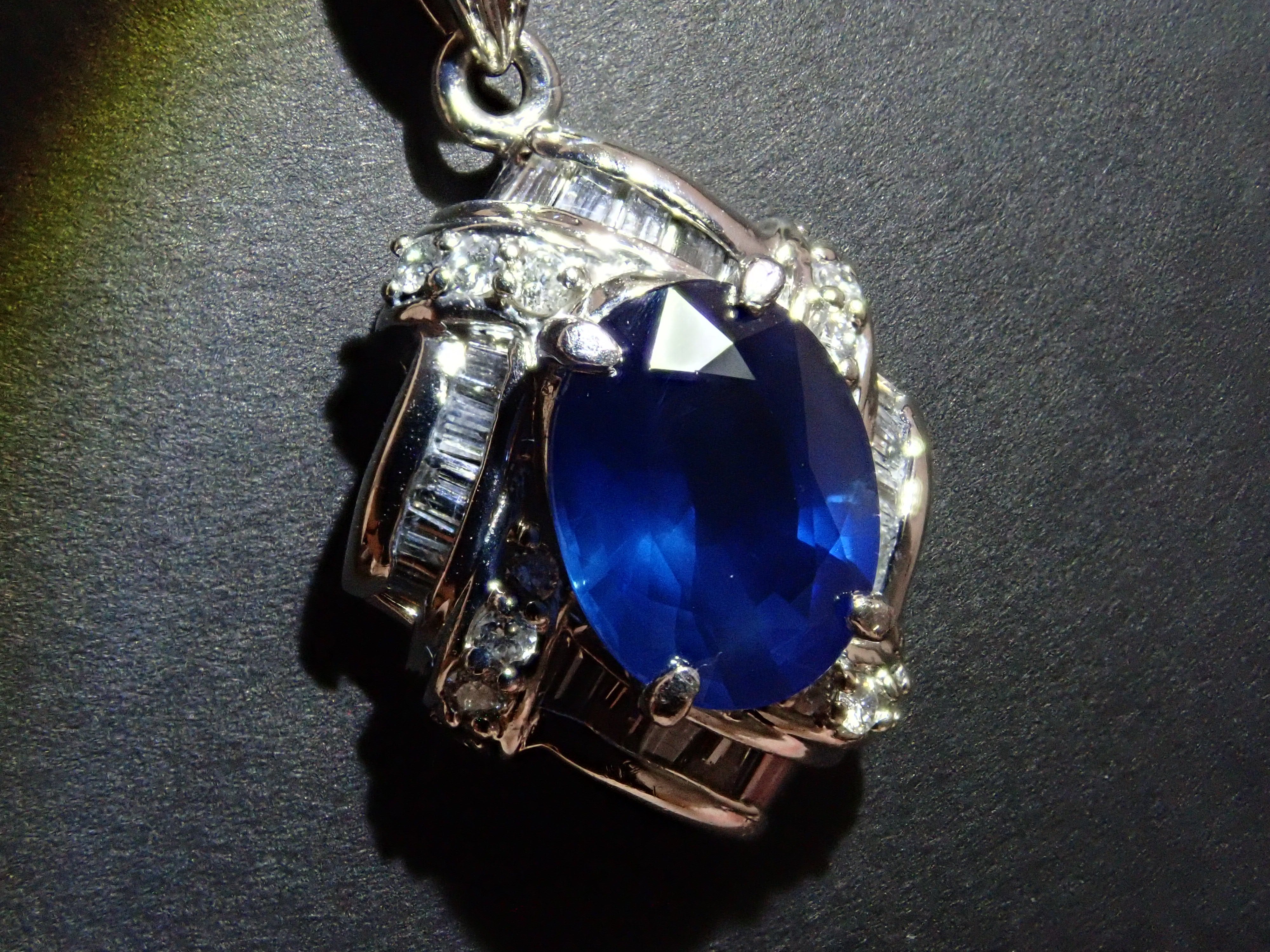 【7/8 22時販売】【カラフリ】Pt900 ブルーサファイア 2.67ct・ダイヤモンド0.75ctペンダントトップ（ネックレストップ）鑑別書
