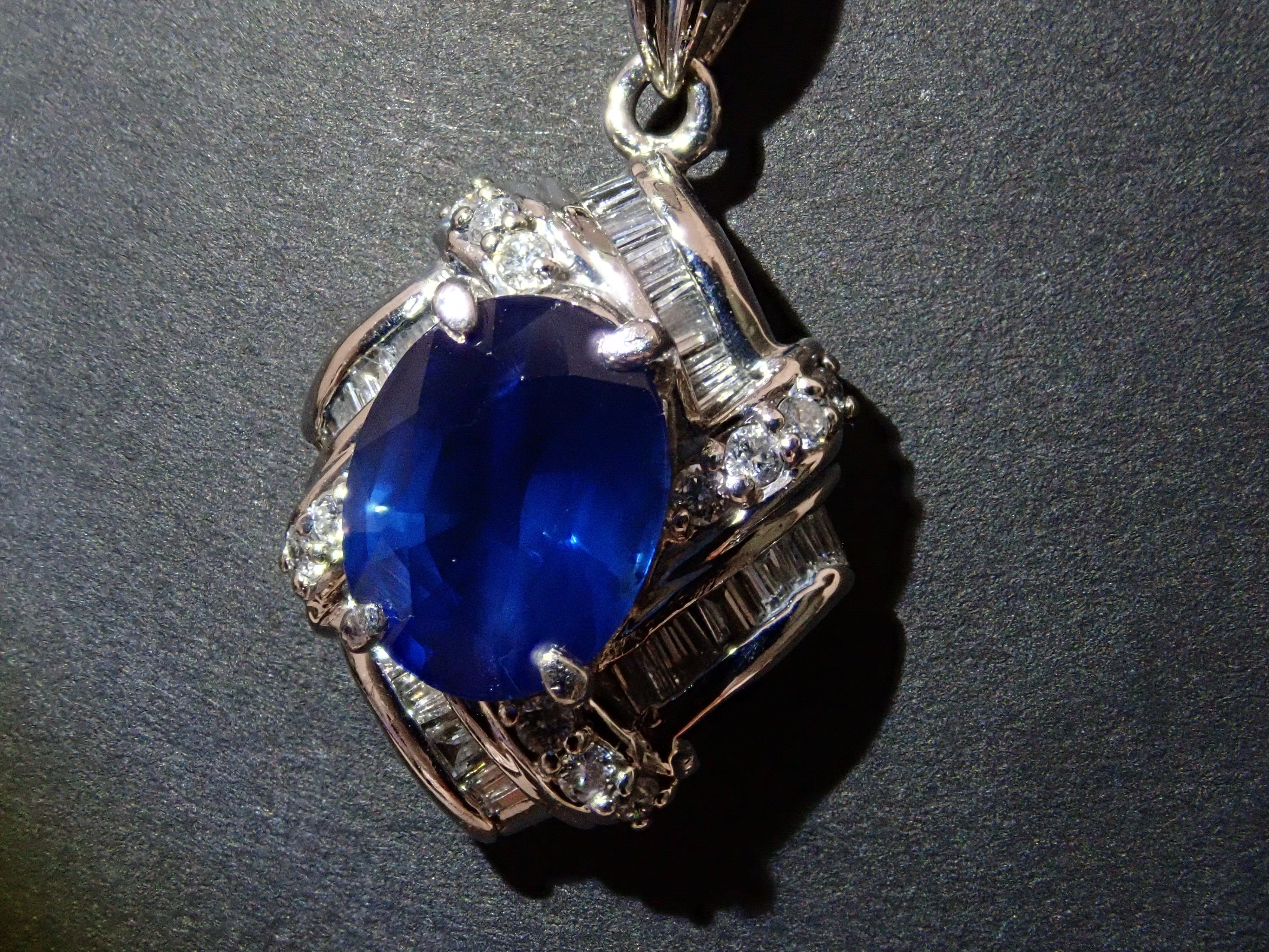 Pt900 ブルーサファイア 2.67ct・ダイヤモンド0.75ctペンダントトップ