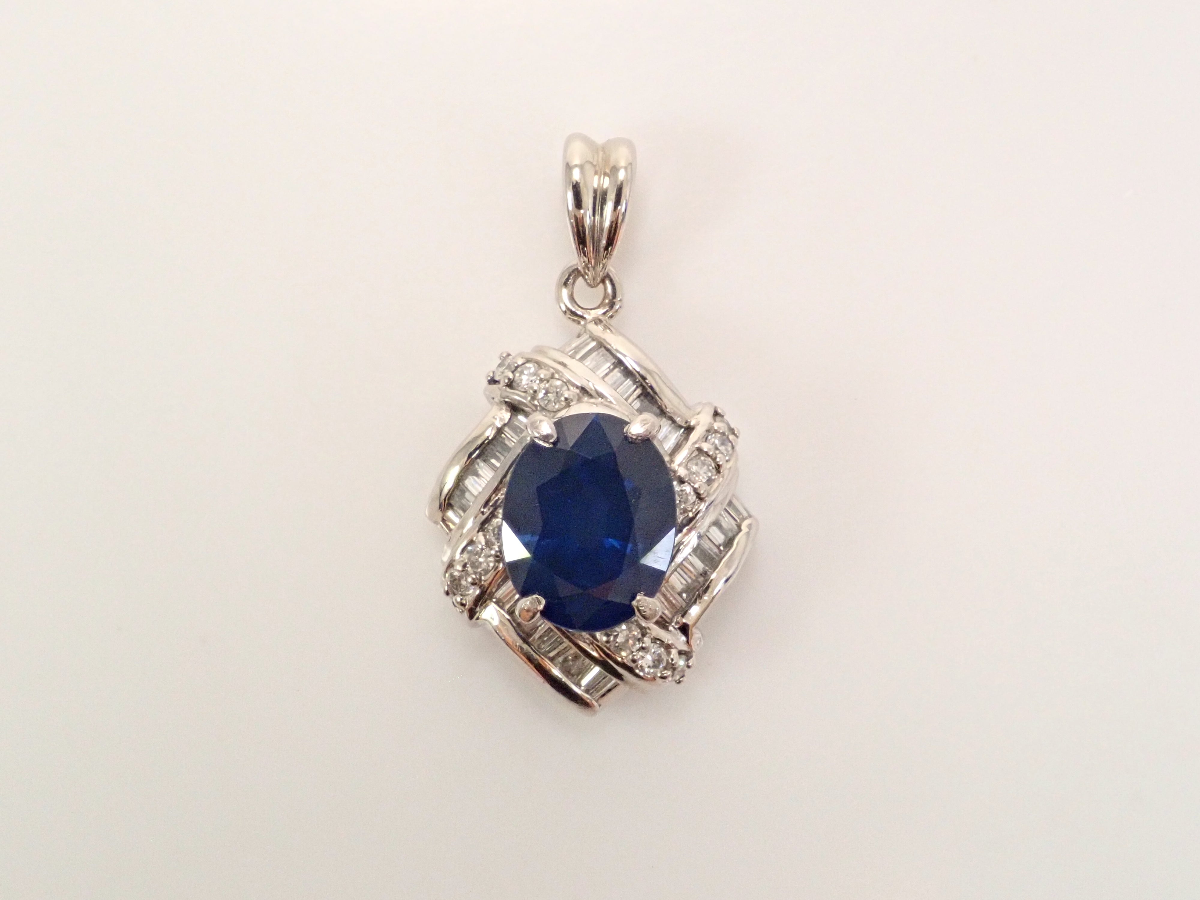 Pt900 ブルーサファイア 2.67ct・ダイヤモンド0.75ctペンダントトップ