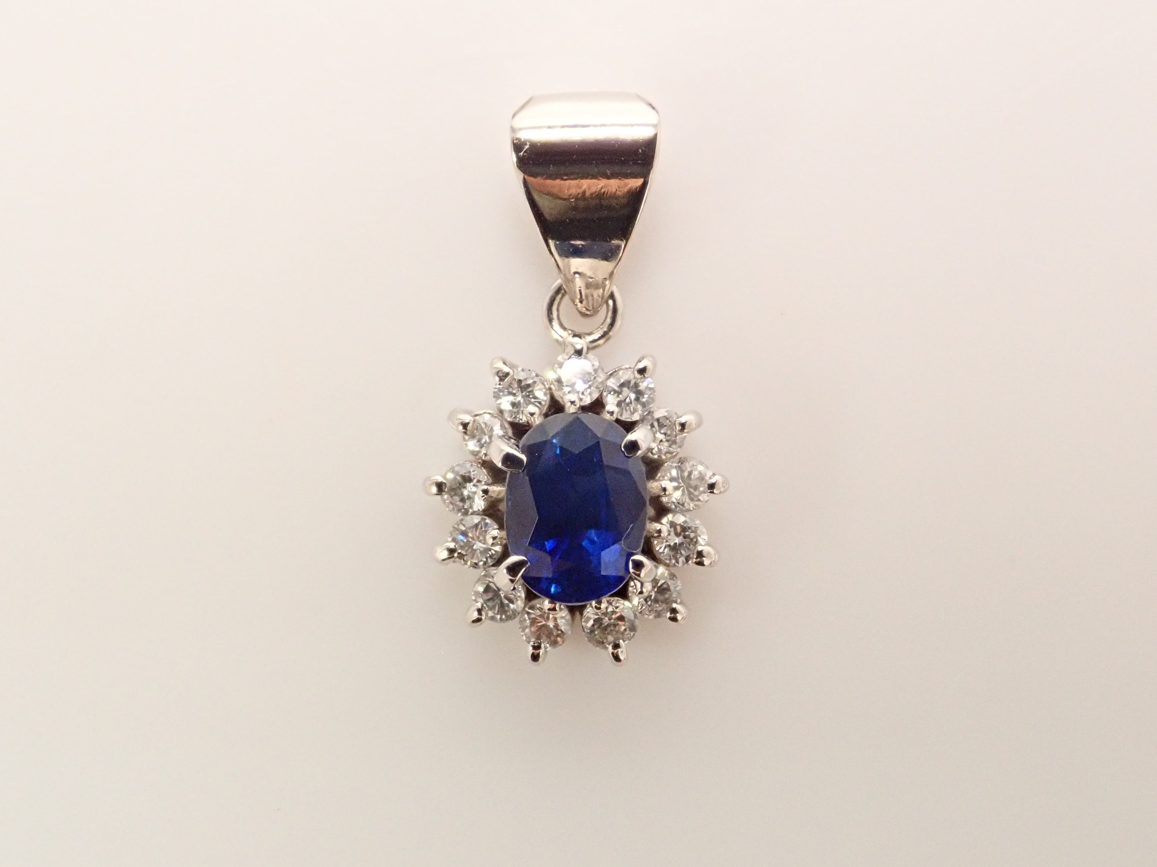Pt900 ブルーサファイア 0.52ct・ダイヤモンド0.19ctペンダントトップ