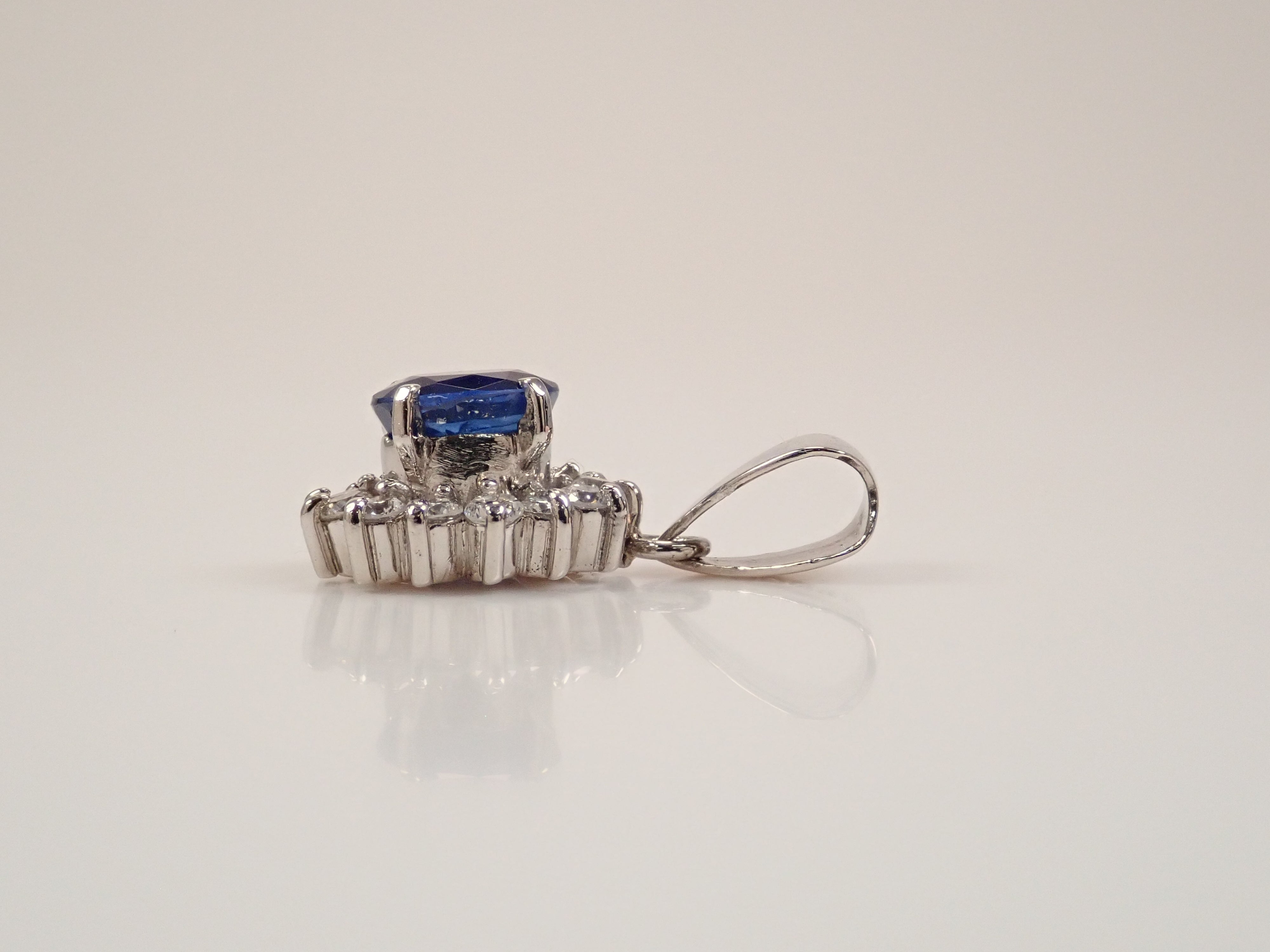 Pt900 ブルーサファイア 0.52ct・ダイヤモンド0.19ctペンダントトップ