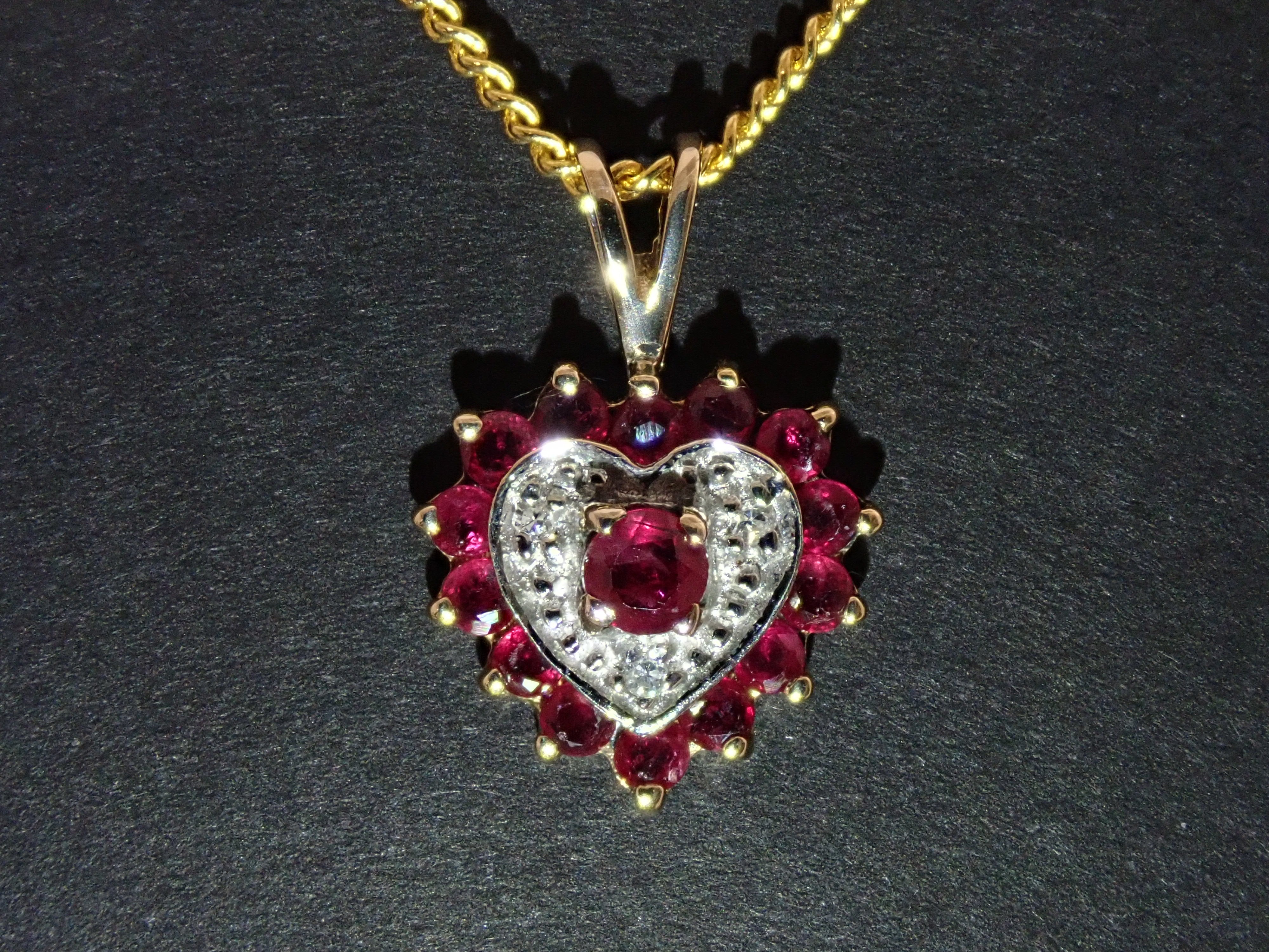 【Ruby】宝石質トリプレットクォーツの枠留めネックレストップ K9 ルビー・ダイヤモンドペンダントトップ（ネックレストップ） 鑑別書
