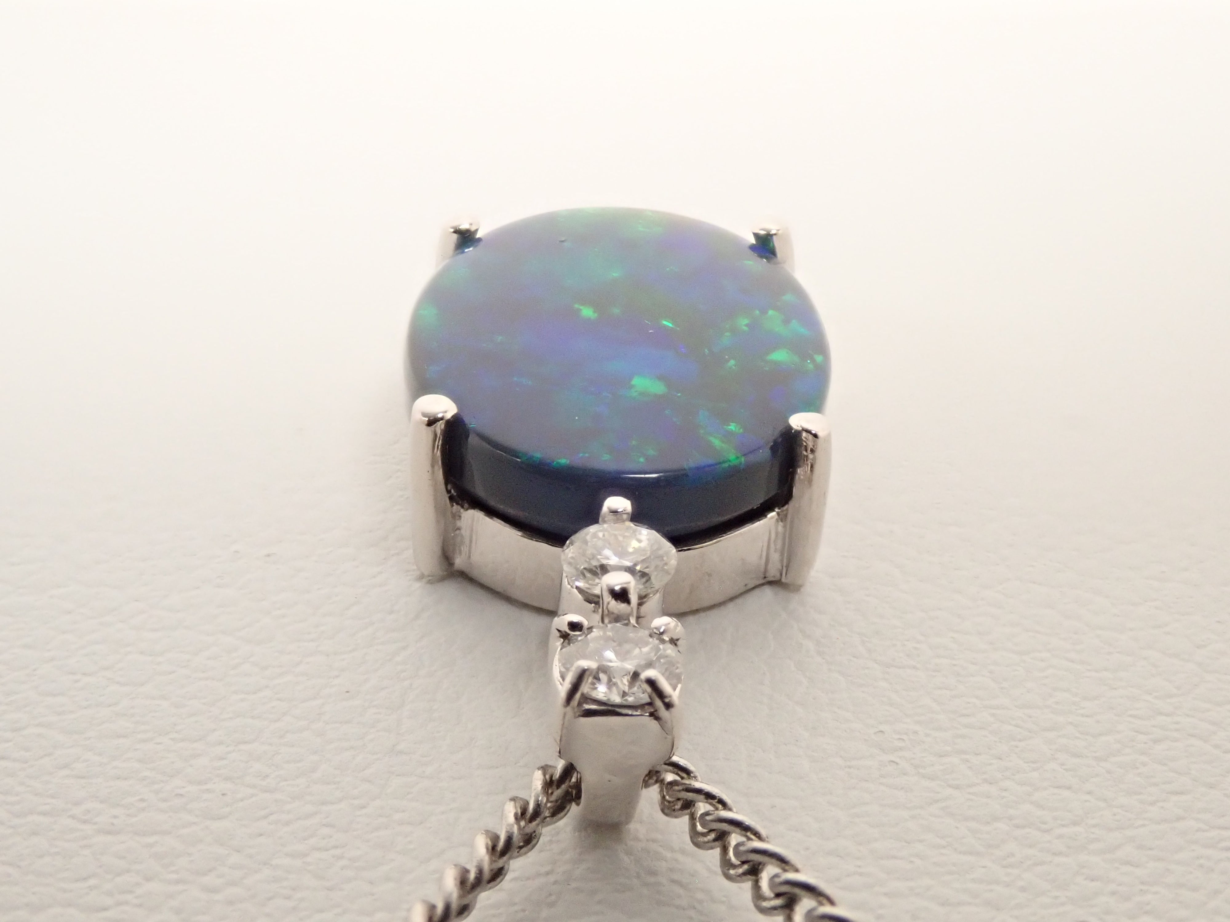 Pt900ブラックオパール 3.17ct・ダイヤモンド0.105ctペンダントトップ