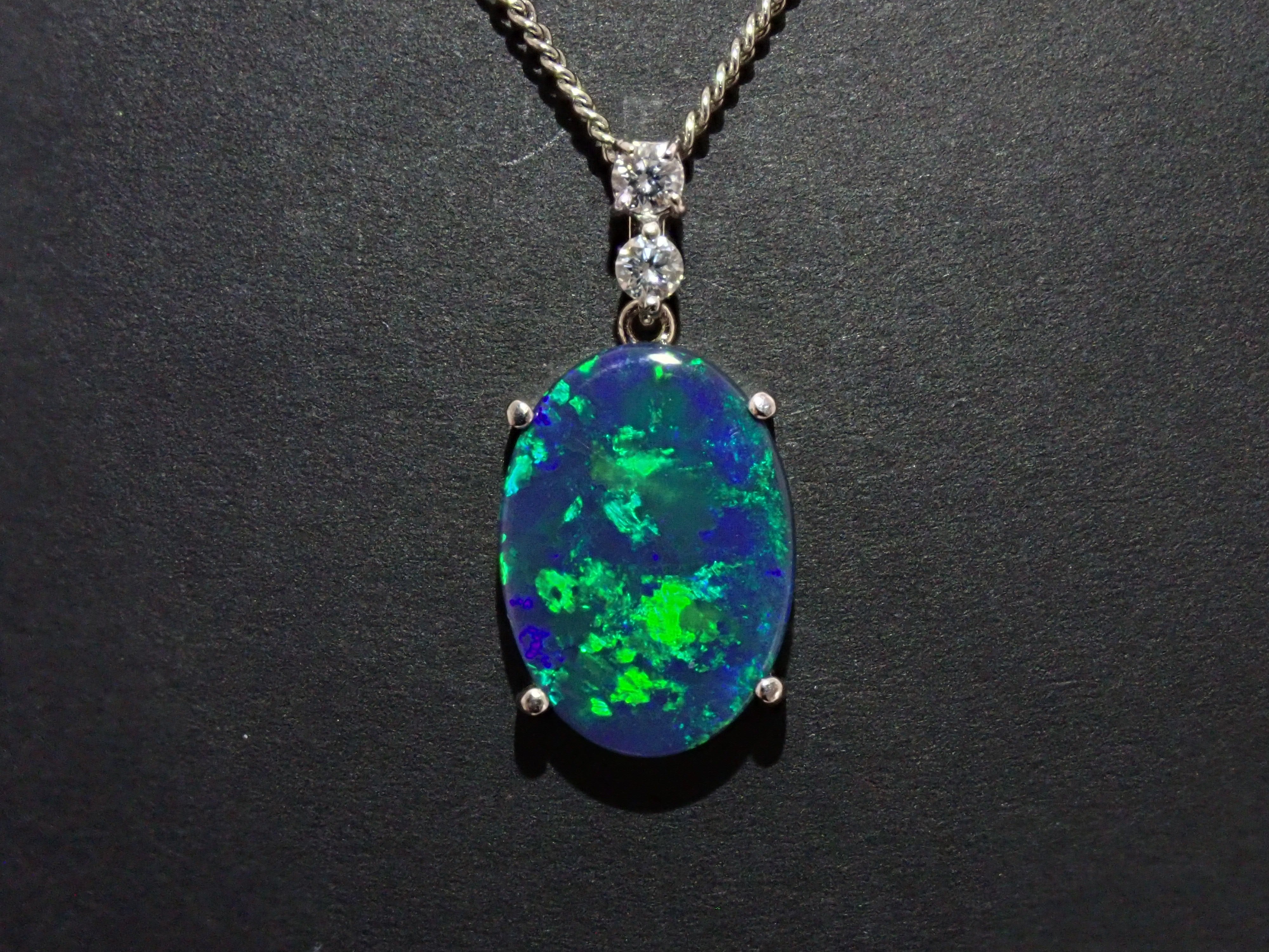 pt900　ブラックオパール、ダイヤモンドつきペンダントトップ Pt900ブラックオパール 3.17ct・ダイヤモンド0.105ctペンダントトップ