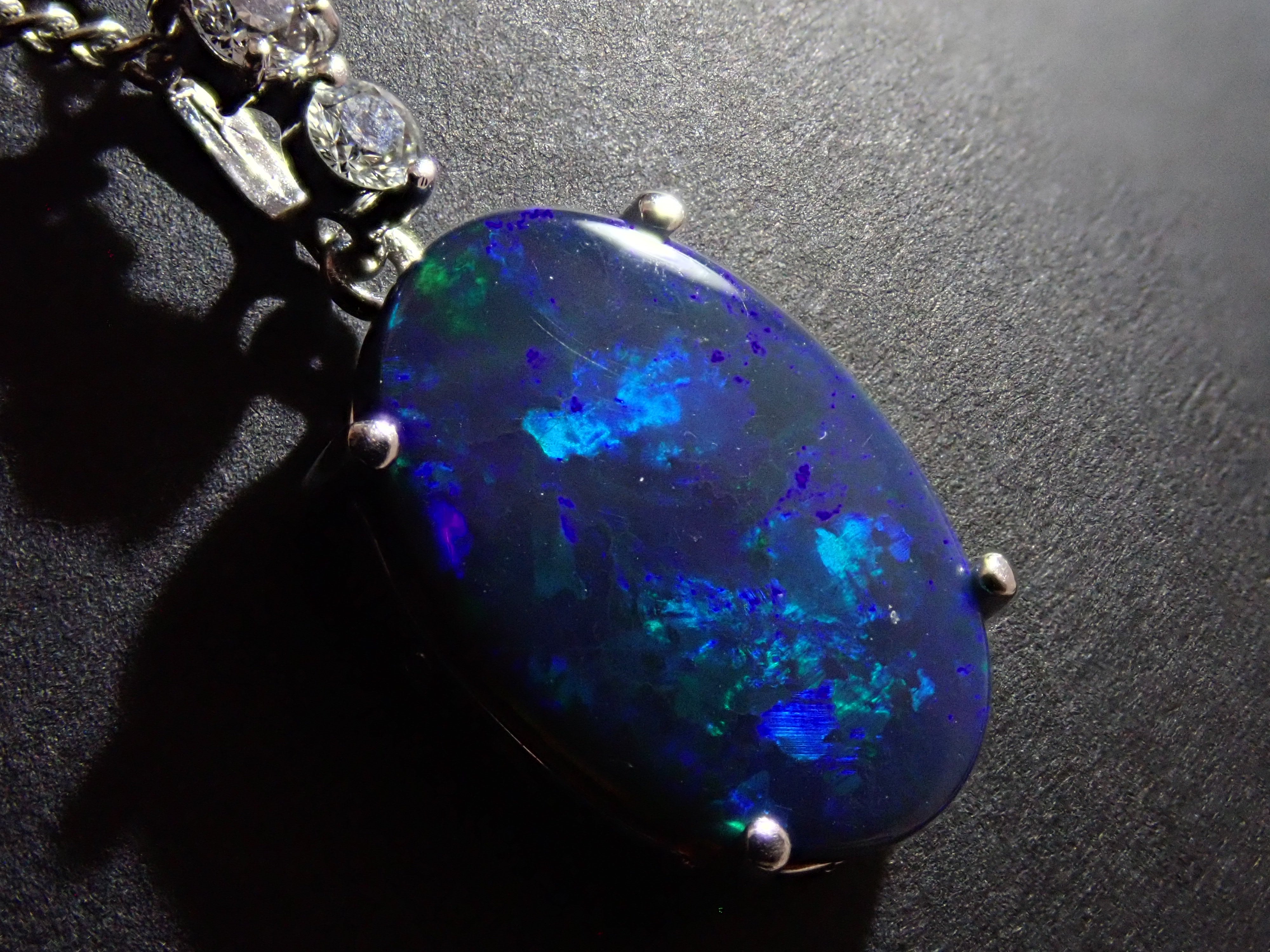 【7/9 22時販売】【カラフリ】 Pt900ブラックオパール 3.17ct・ダイヤモンド0.105ctペンダントトップ（ネックレストップ） 鑑別書