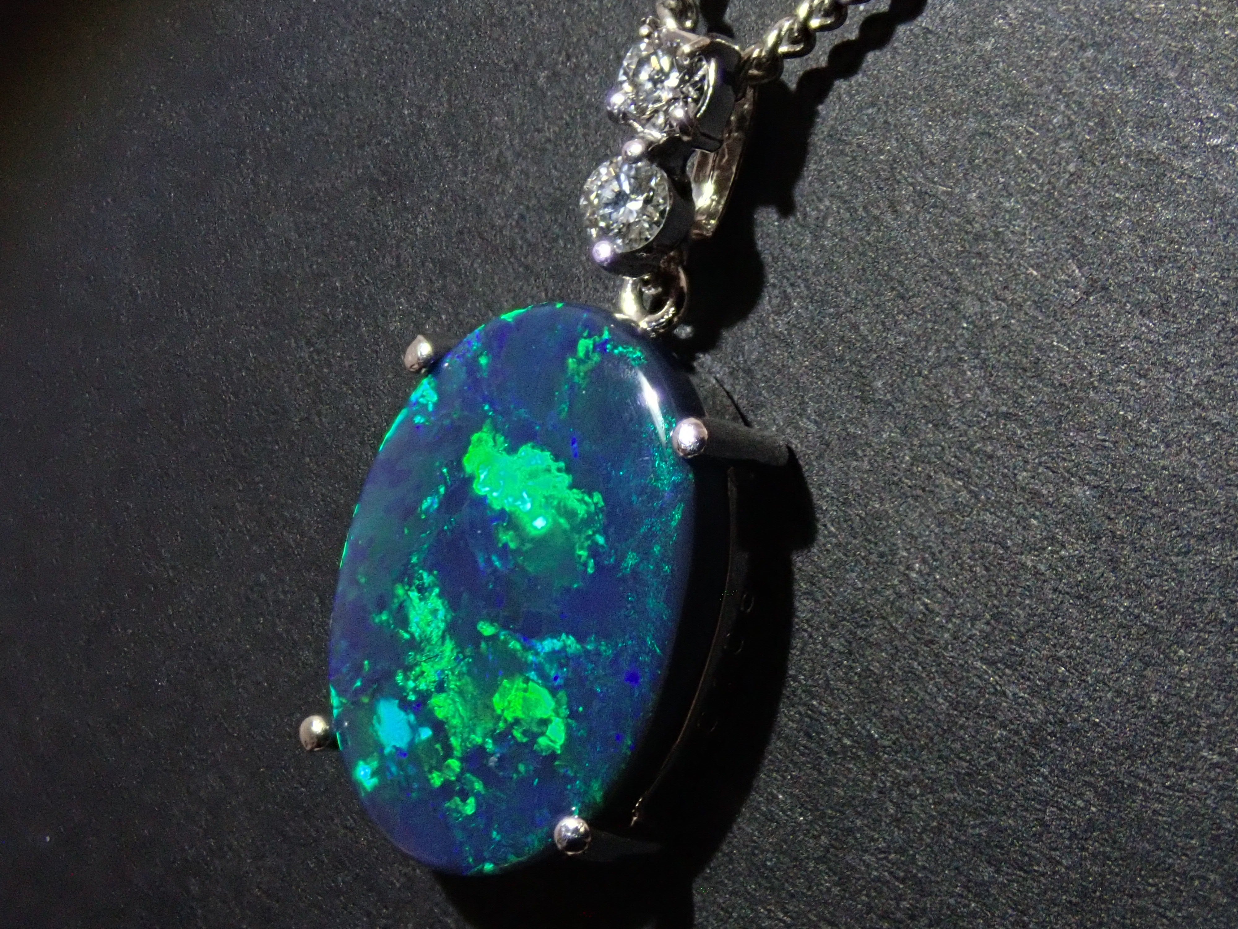【7/9 22時販売】【カラフリ】 Pt900ブラックオパール 3.17ct・ダイヤモンド0.105ctペンダントトップ（ネックレストップ） 鑑別書
