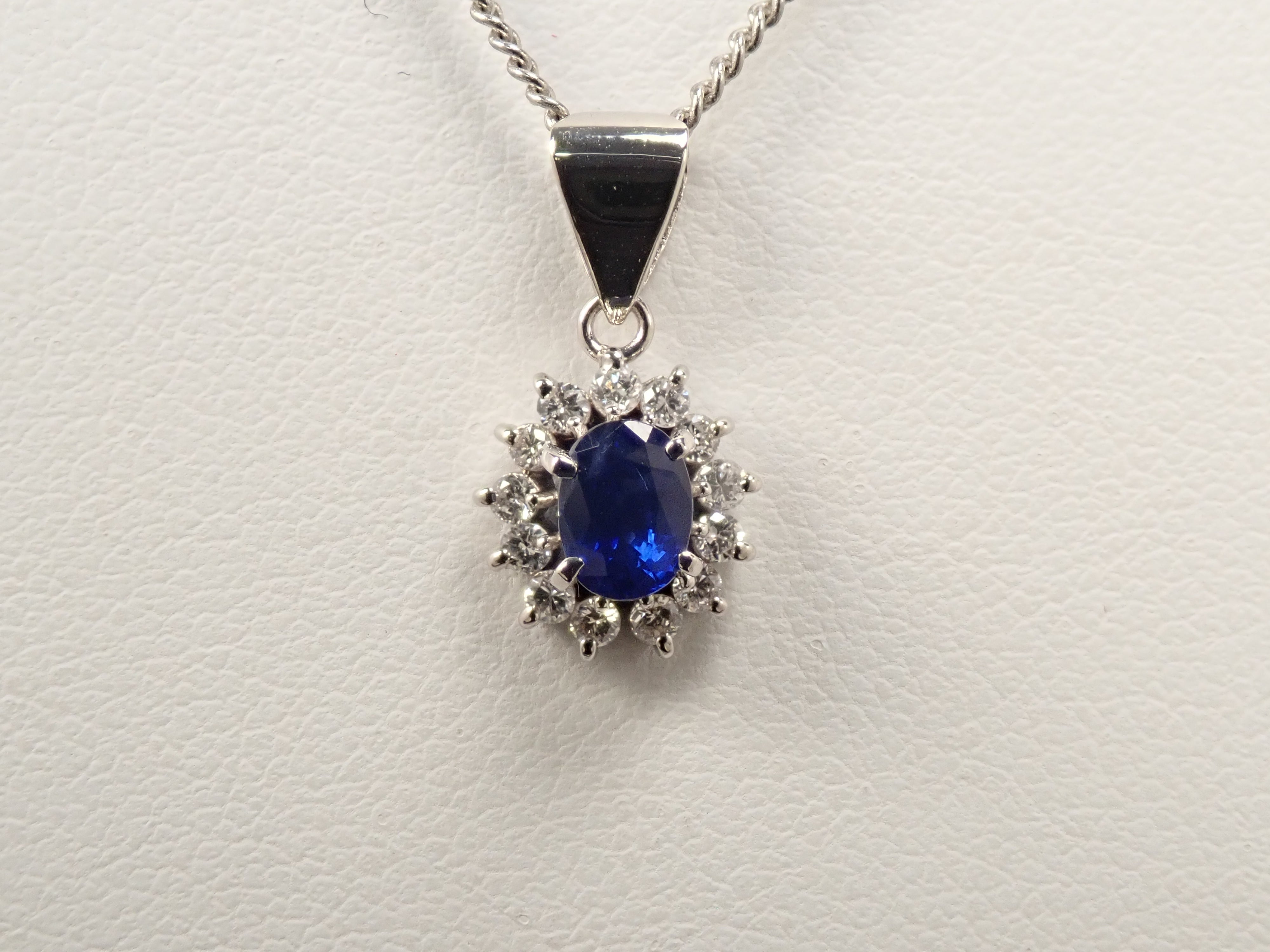 【7/8 22時販売】【カラフリ】Pt900 ブルーサファイア 0.52ct・ダイヤモンド0.19ctペンダントトップ（ネックレストップ）鑑別書