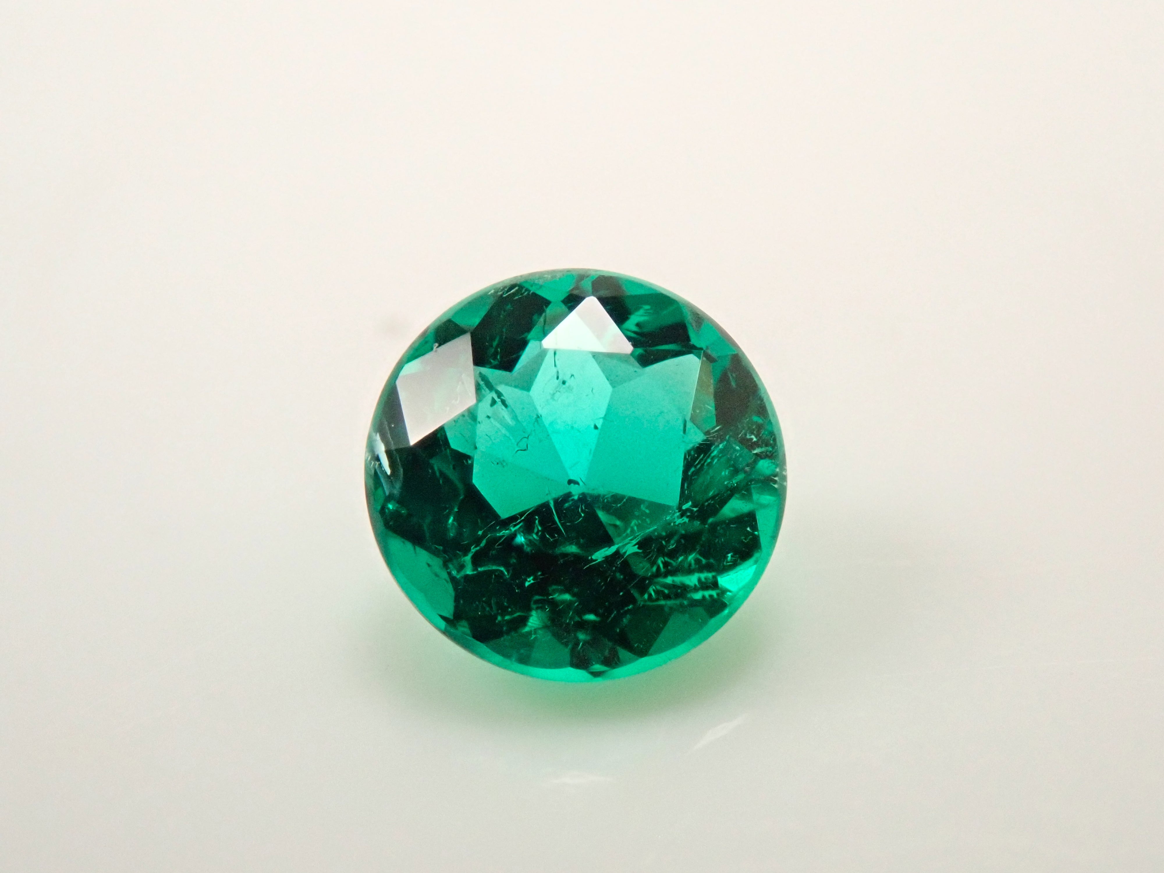 コロンビア産ノンオイルエメラルド 4.1mm/0.240ctルース GIA