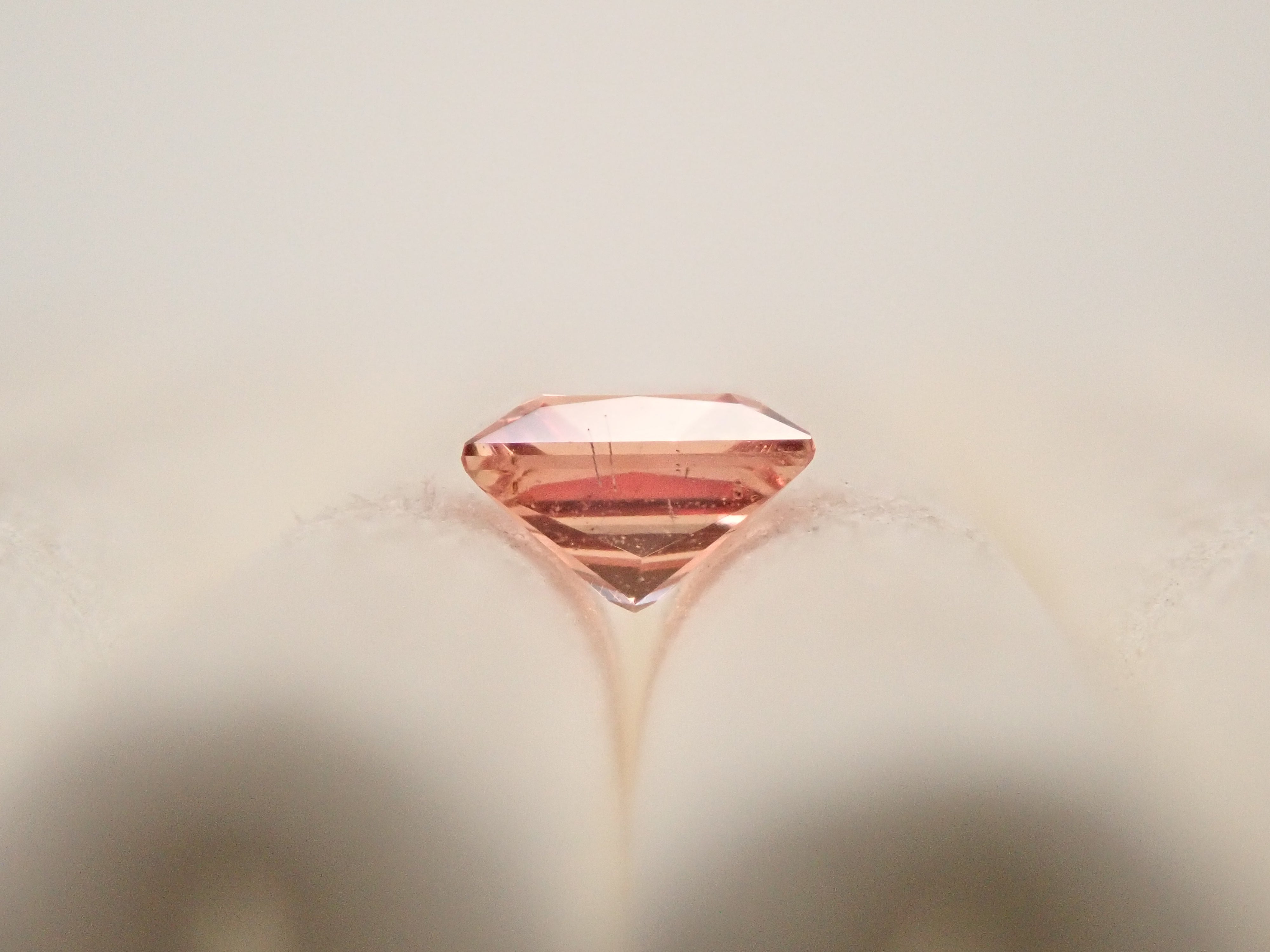 マダガスカル産パパラチアサファイア 3.4mm/0.252ctルース  中宝鑑