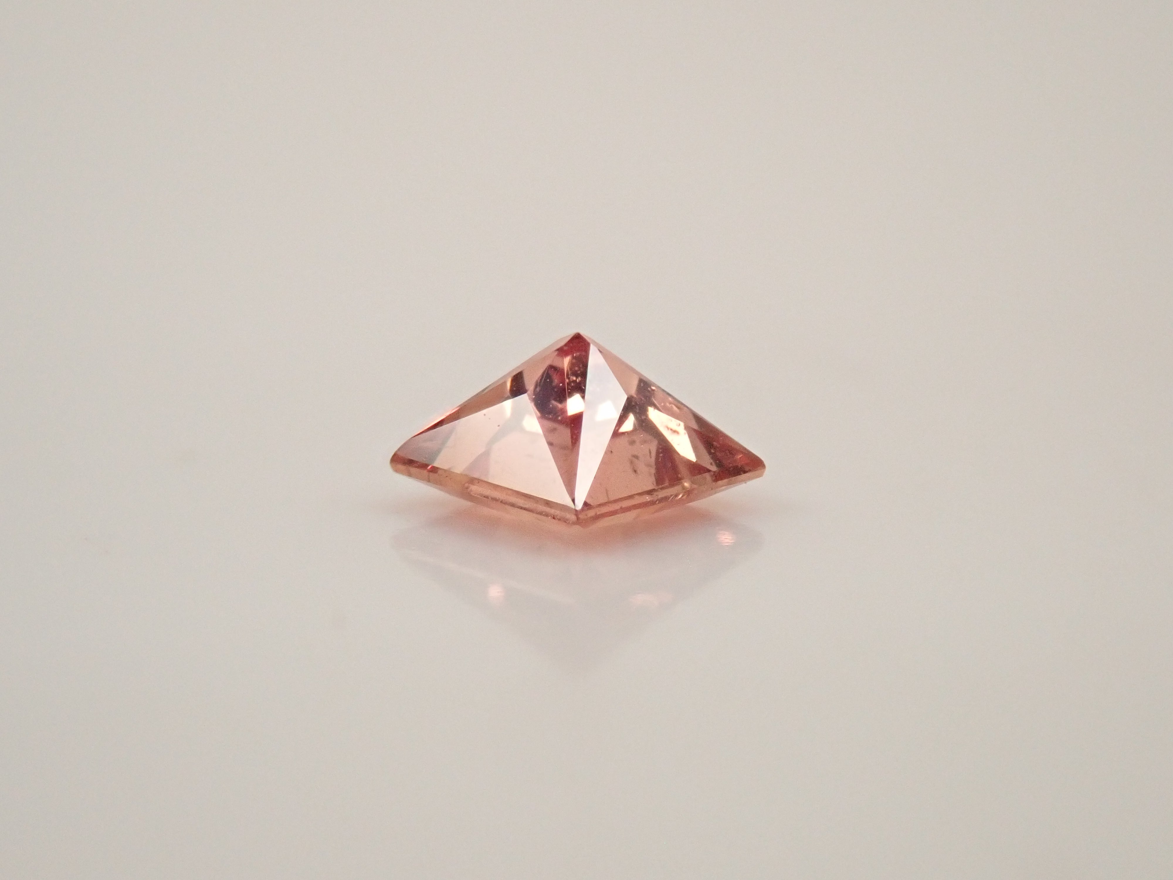 マダガスカル産パパラチアサファイア 3.4mm/0.252ctルース  中宝鑑