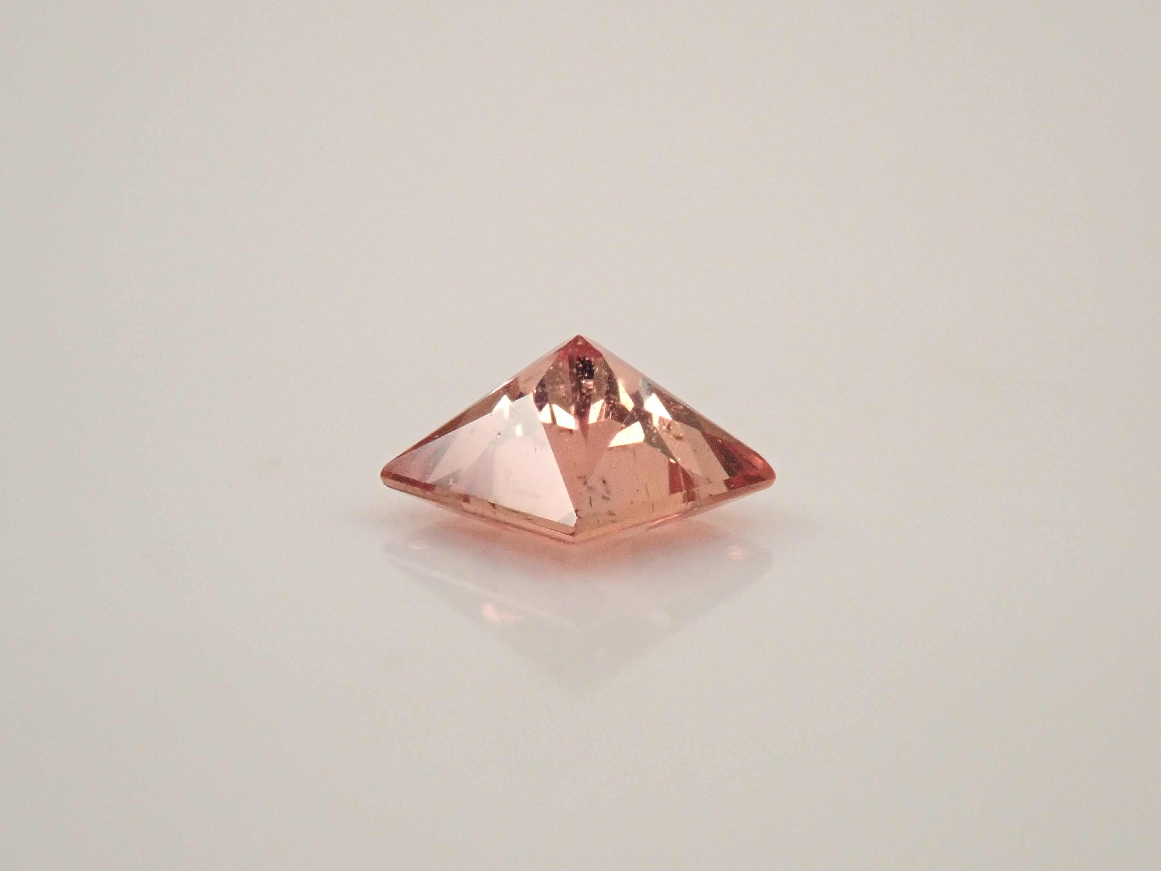 マダガスカル産パパラチアサファイア 3.4mm/0.252ctルース  中宝鑑