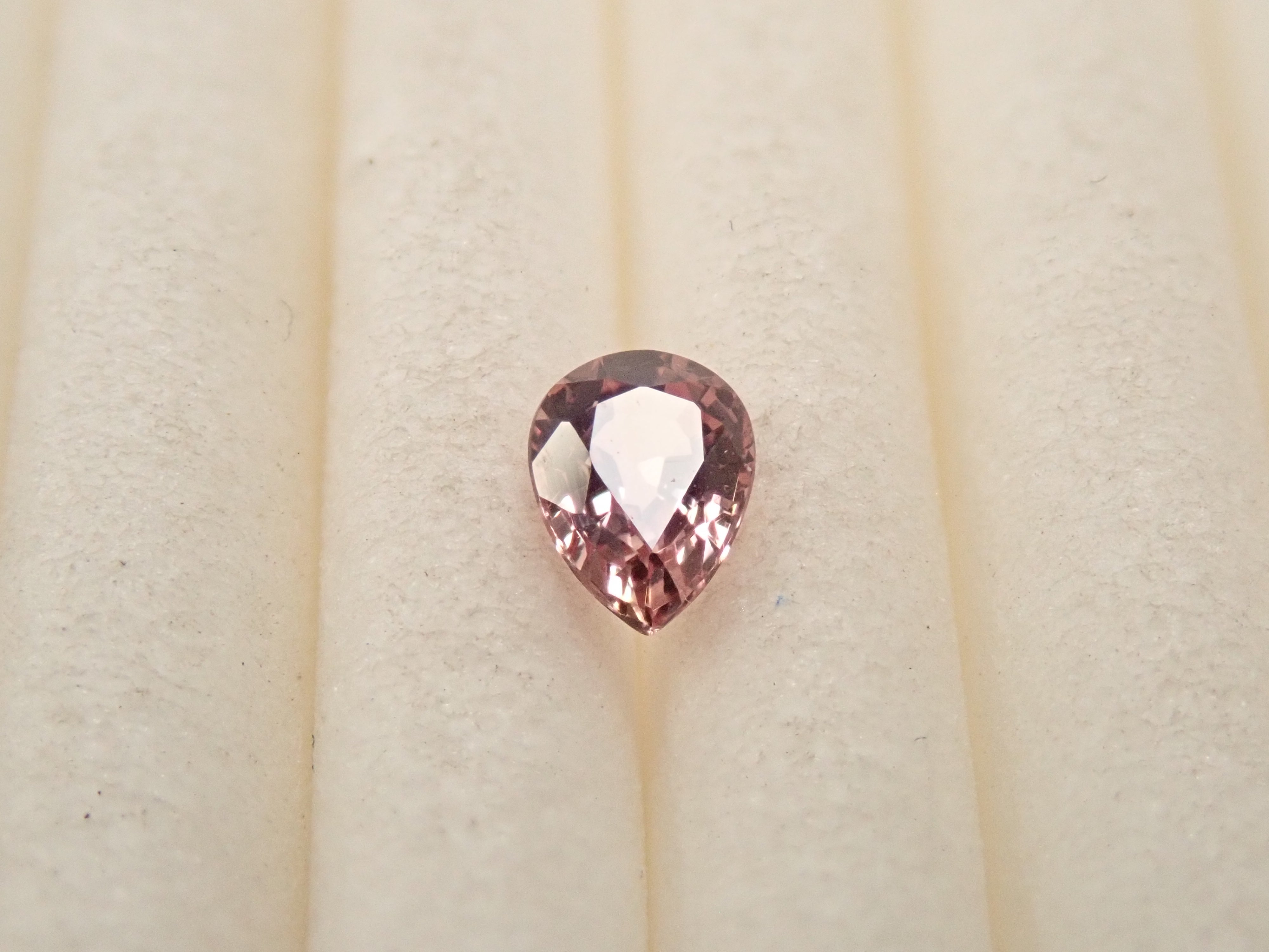 マダガスカル産パパラチアサファイア 0.186ctルース  中宝鑑