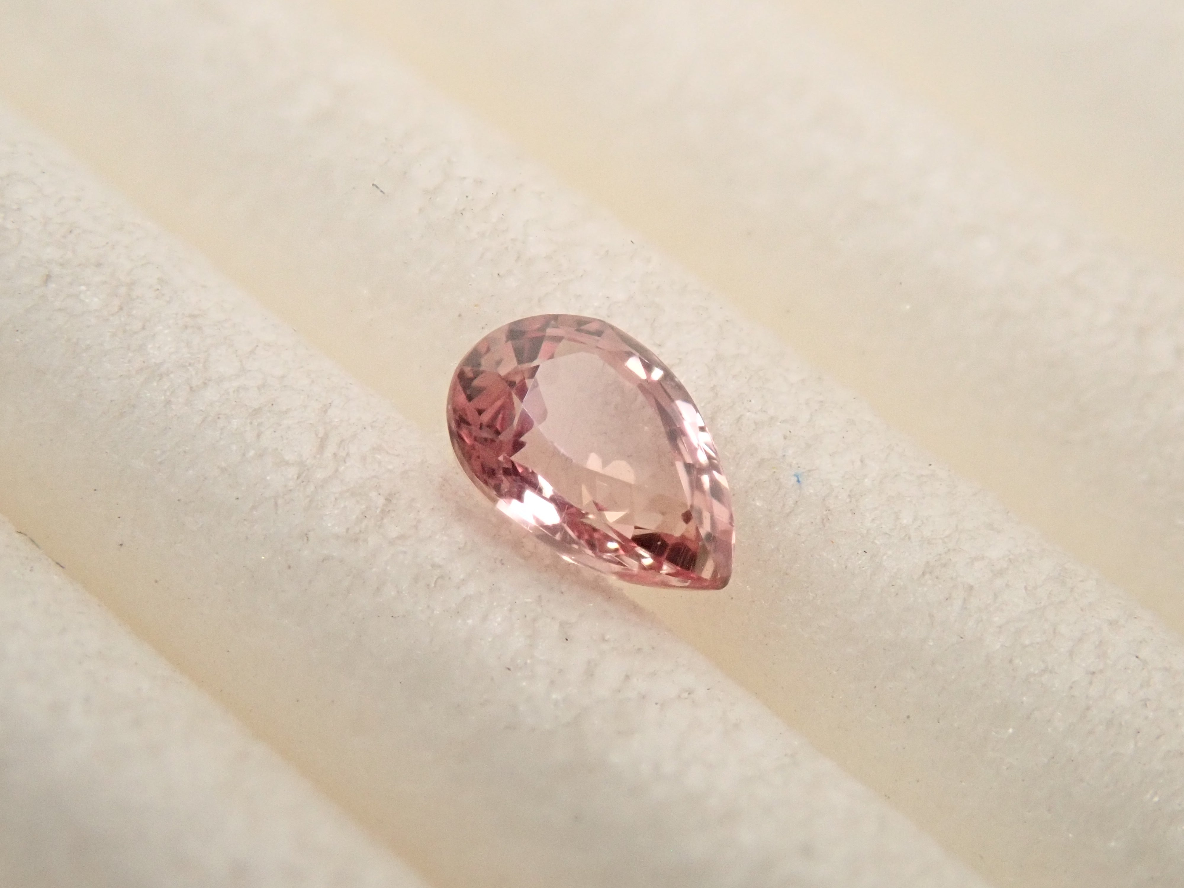 マダガスカル産パパラチアサファイア 0.186ctルース  中宝鑑