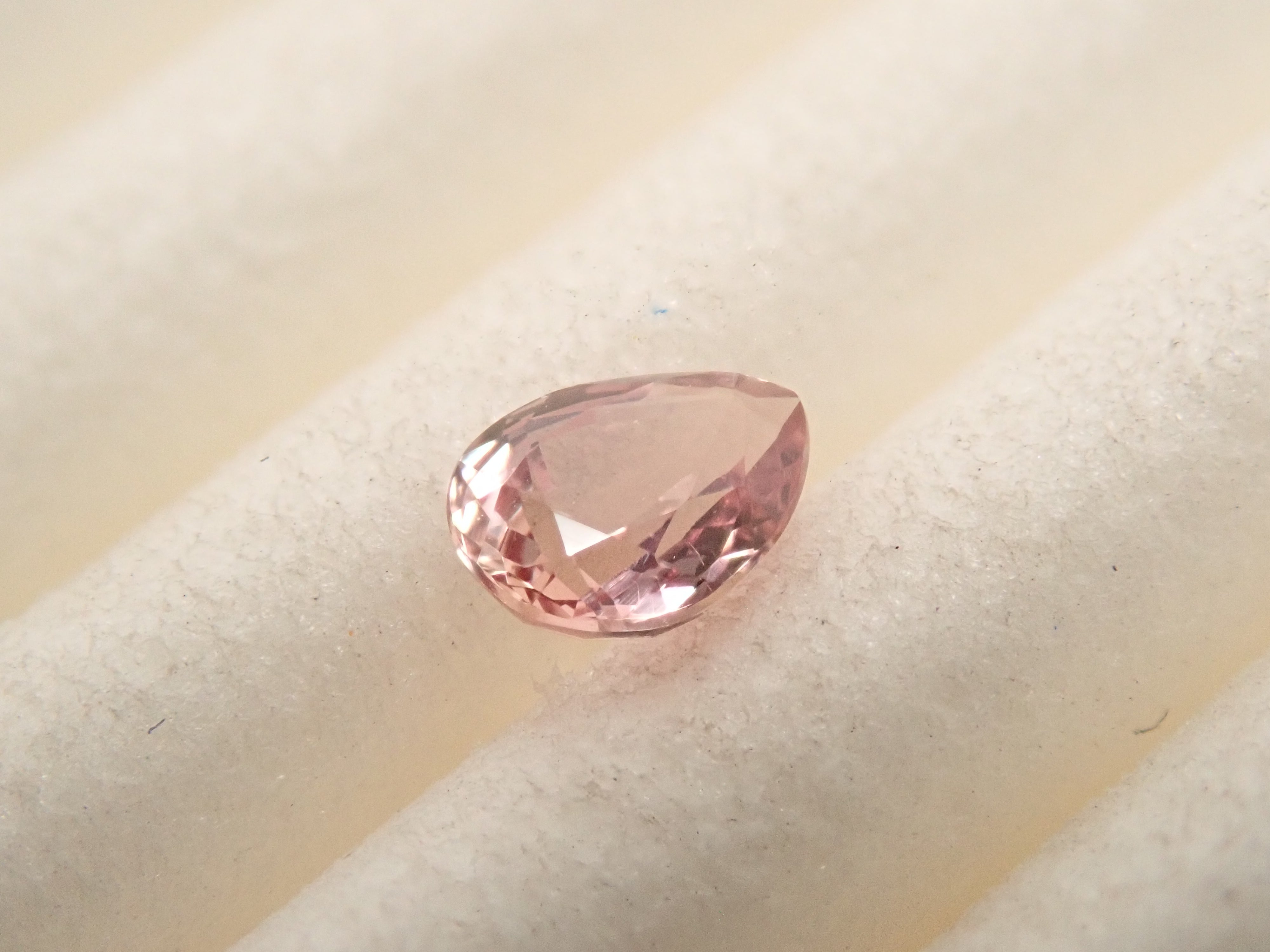 マダガスカル産パパラチアサファイア 0.186ctルース 中宝鑑