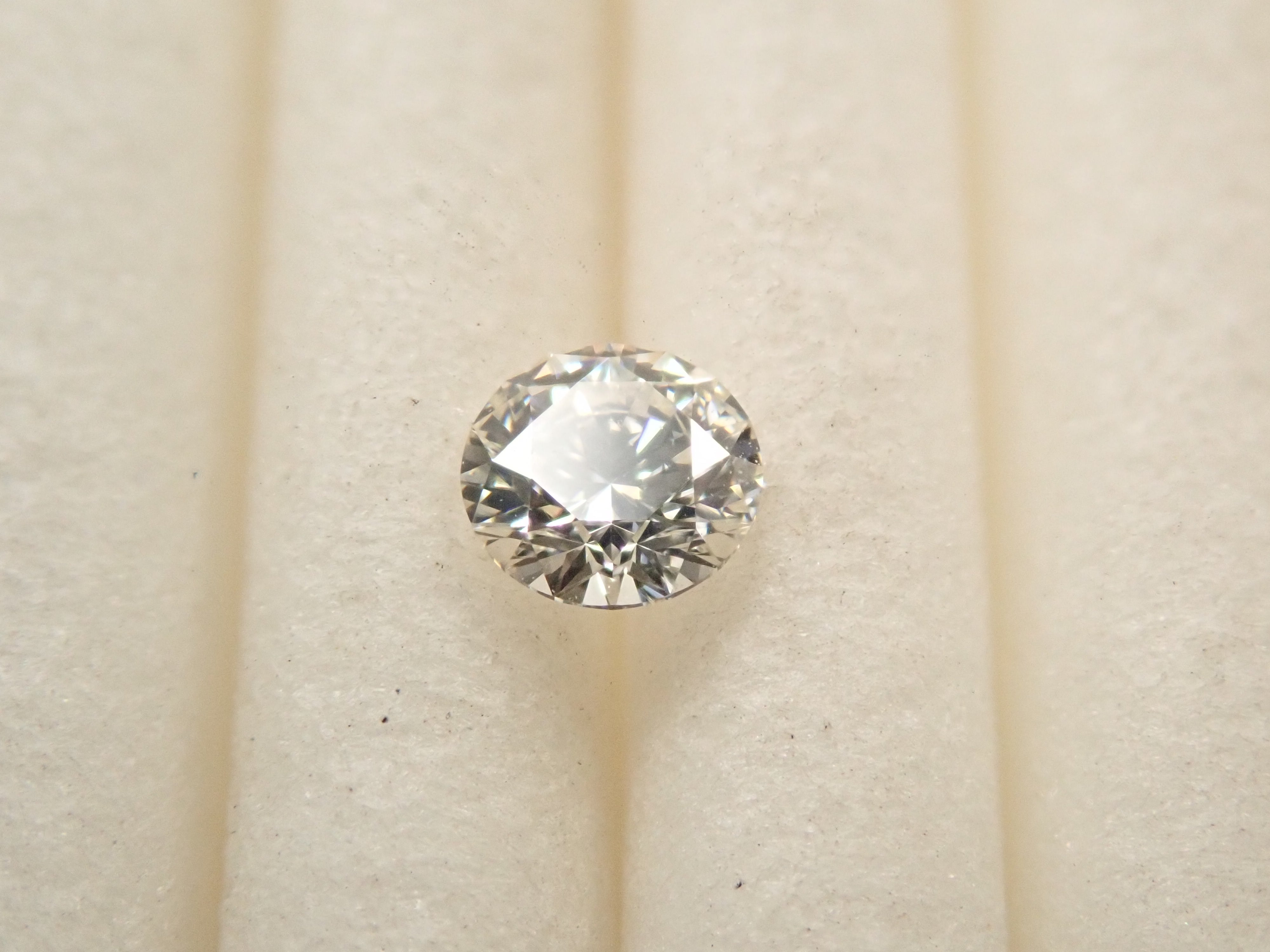 ダイヤモンド 3.3mm/0.134ctルース(I, VVS-2, Excellent H&C)