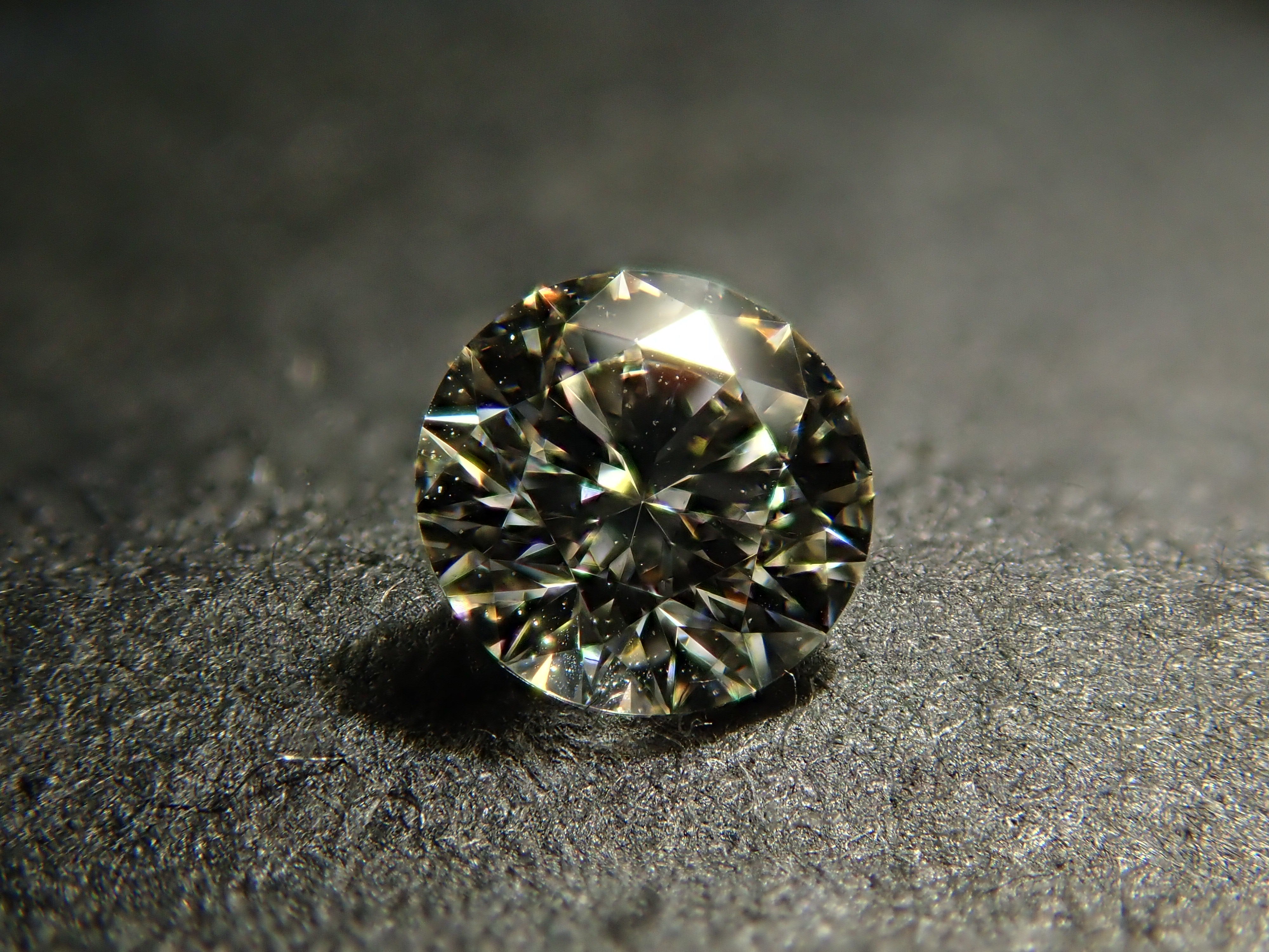 ダイヤモンド 3.3mm/0.134ctルース(I, VVS-2, Excellent H&C)