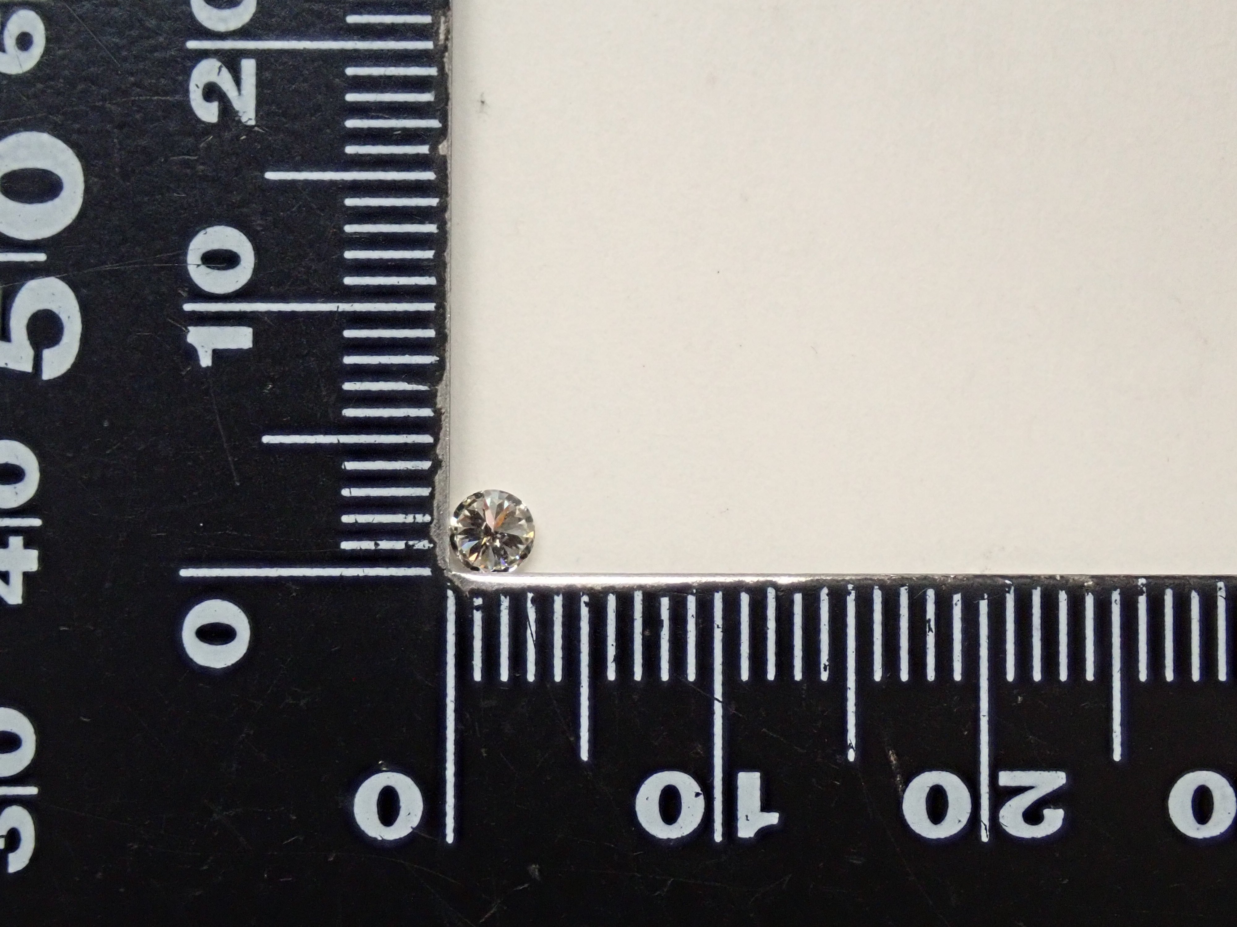 ダイヤモンド 3.3mm/0.134ctルース(I, VVS-2, Excellent H&C)