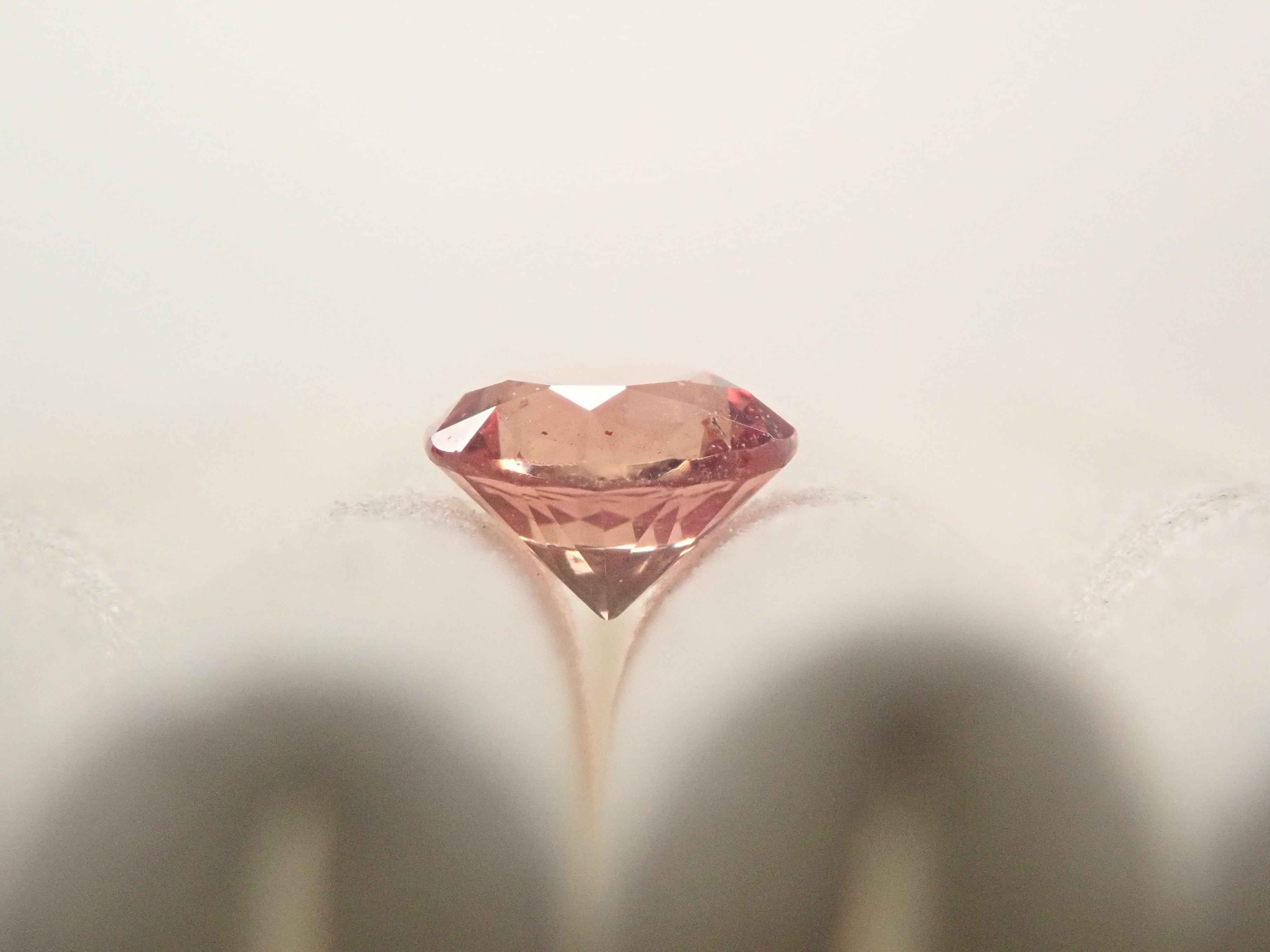 非加熱パパラチアサファイア 3.9mm/0.290ctルース GIA