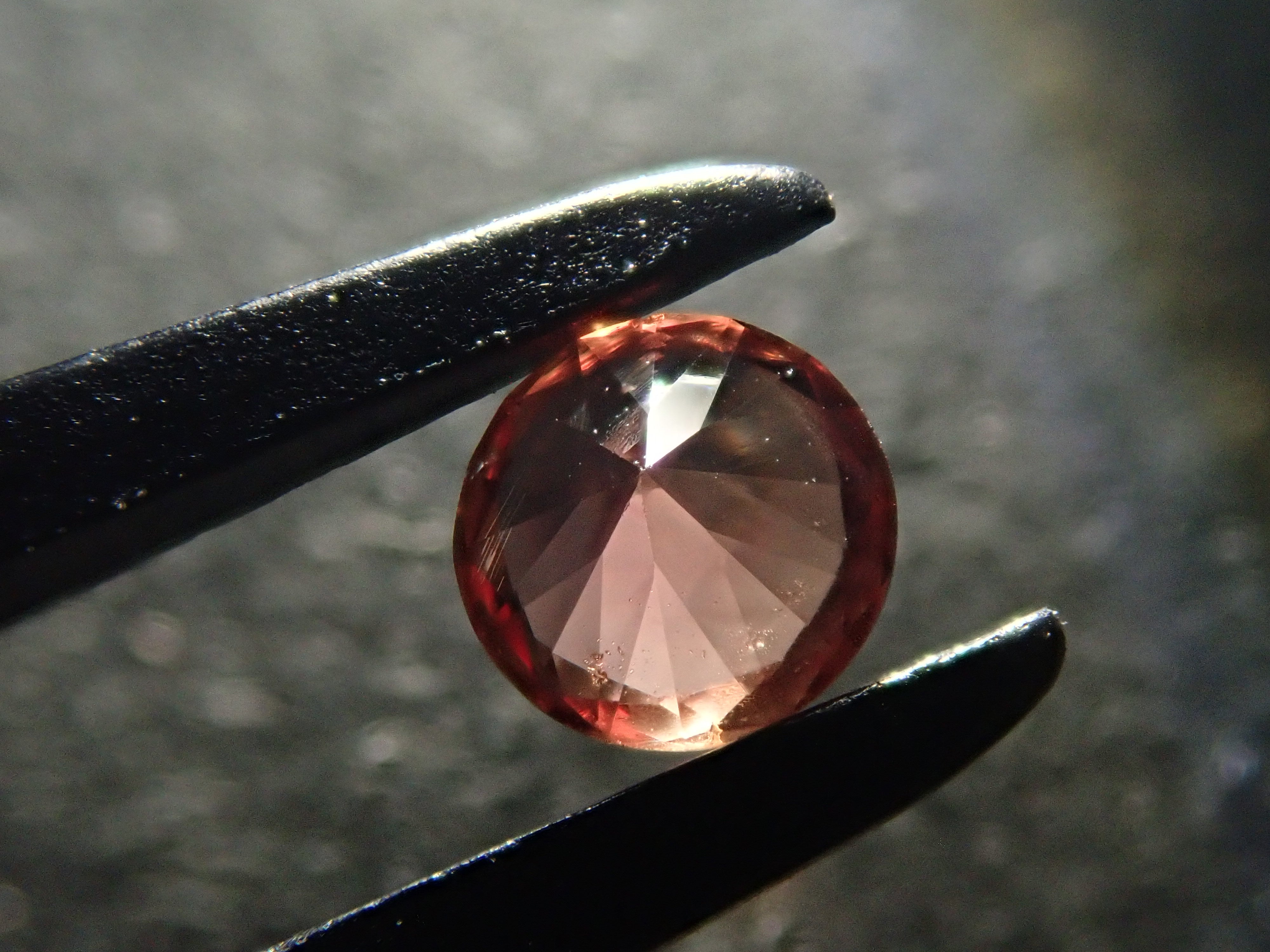 非加熱パパラチアサファイア 3.9mm/0.290ctルース GIA