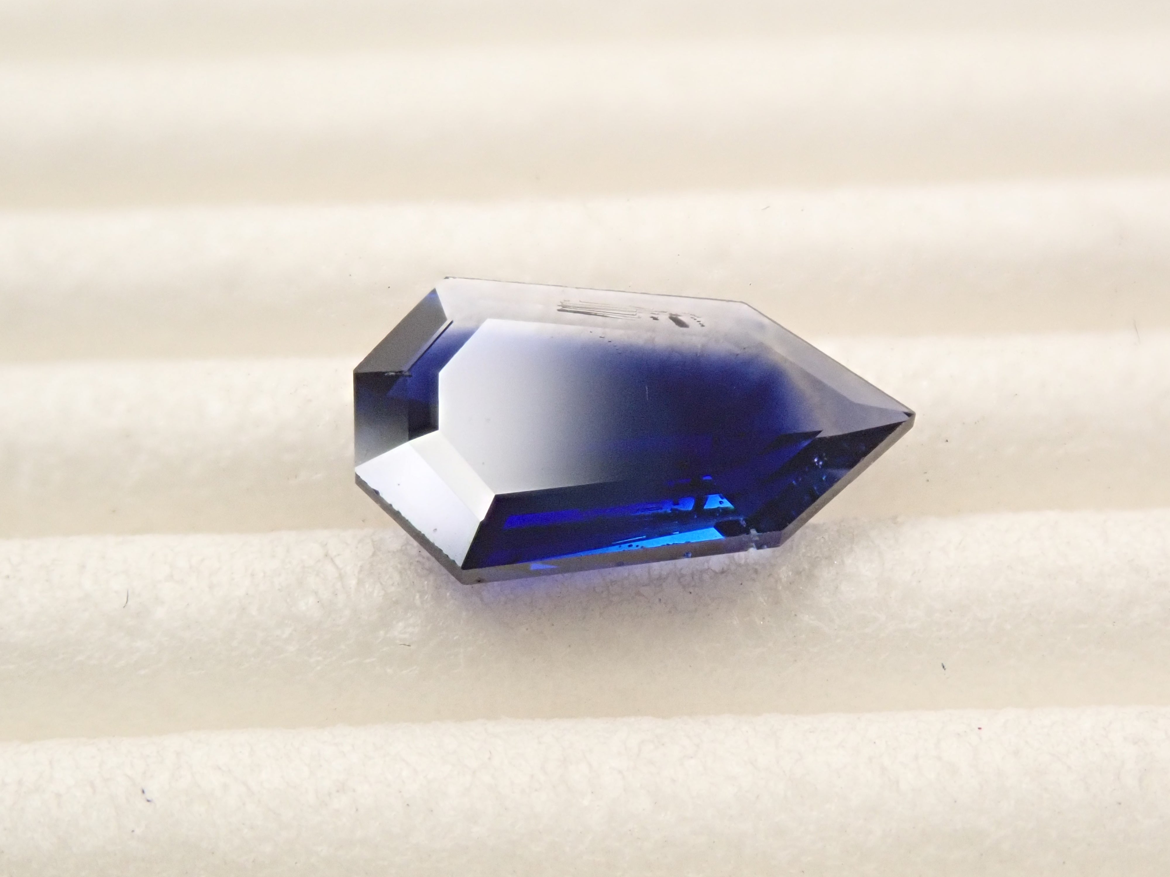マダガスカル産非加熱ブルーサファイア 1.310ctルース GIA