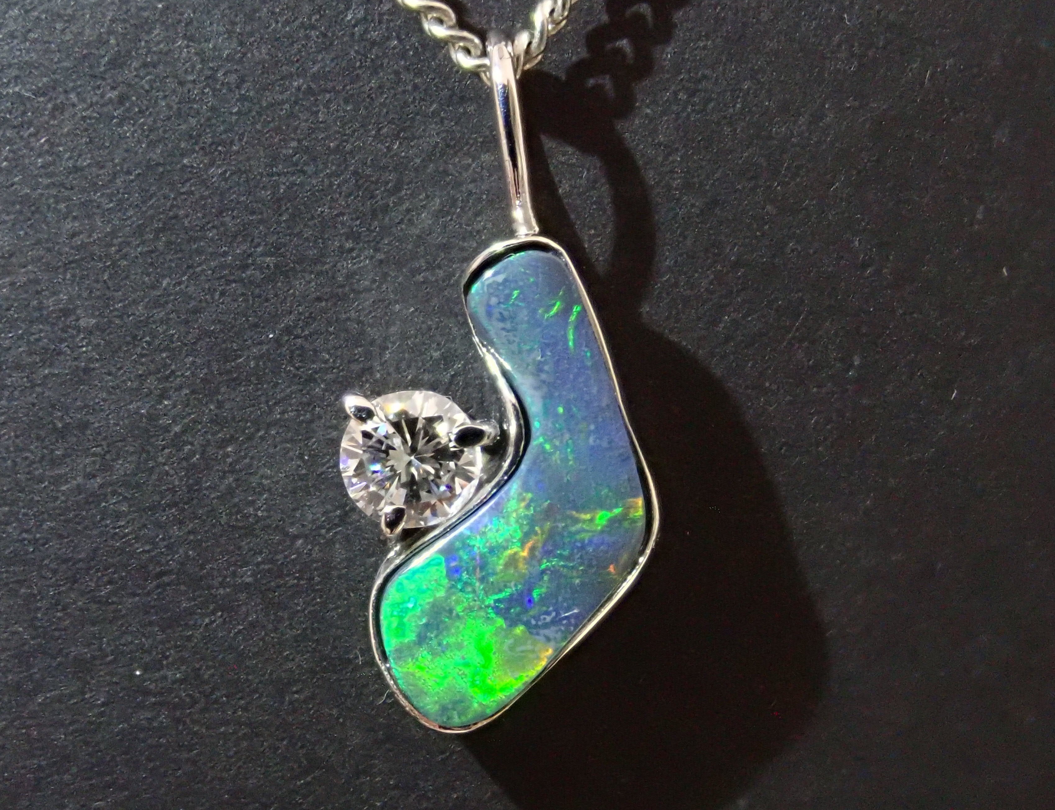 Pt900 ブラックオパール 0.66ct ペンダントトップ（ネックレストップ