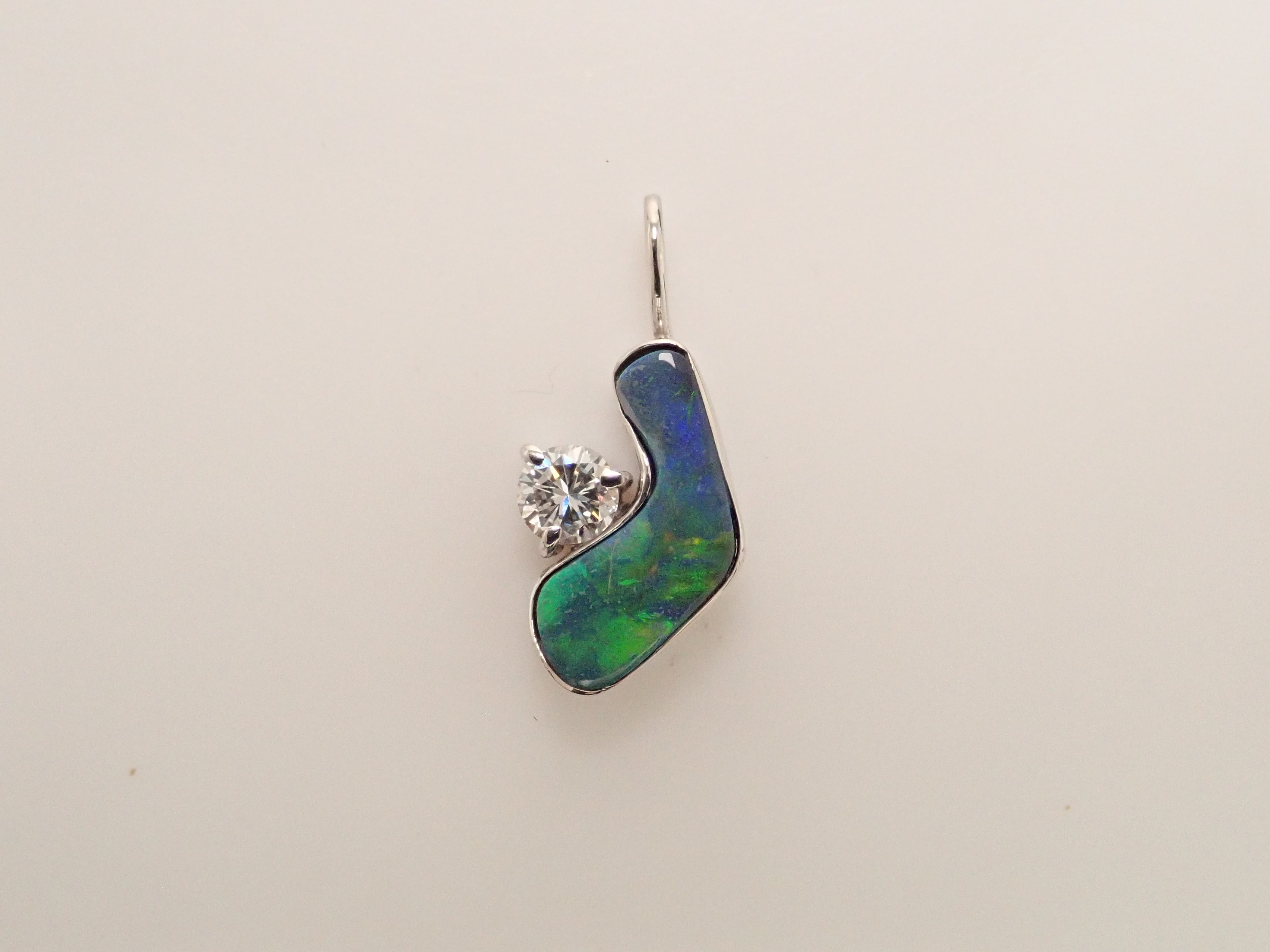Pt900 ブラックオパール 0.66ct ペンダントトップ（ネックレストップ