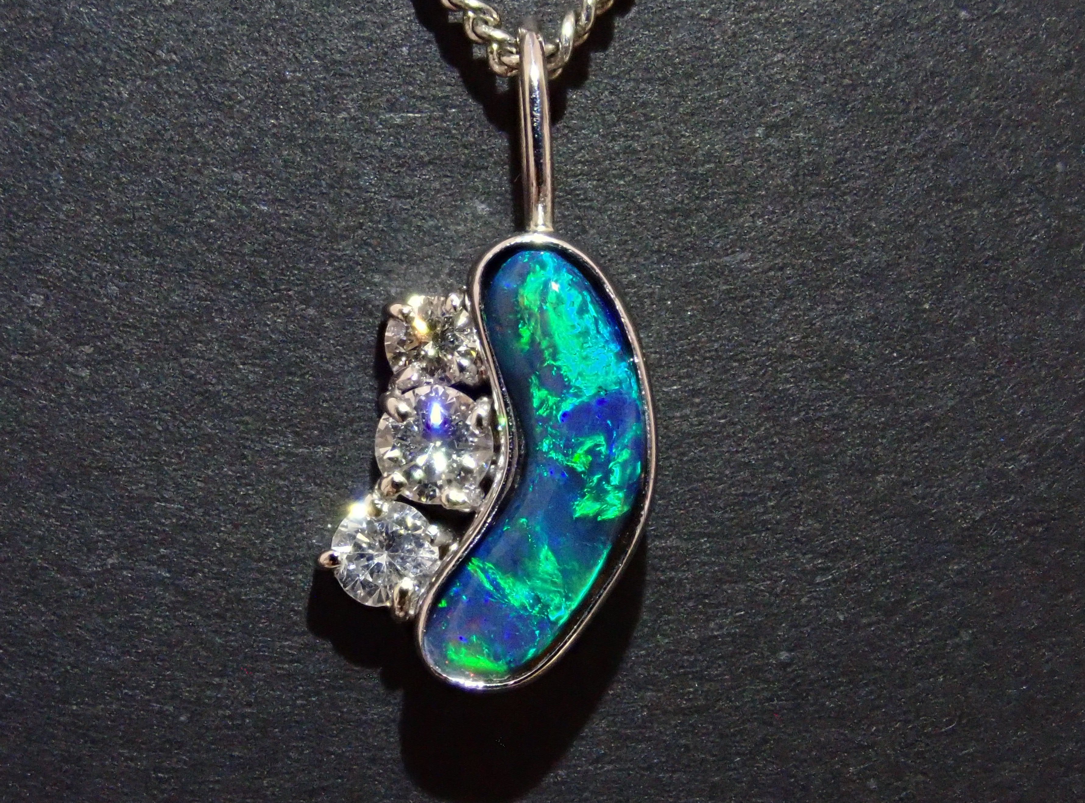 [Published as 22602660] [Karafuri] Pt900 Black Opal 0.58ct Pendant Top (Necklace Top)