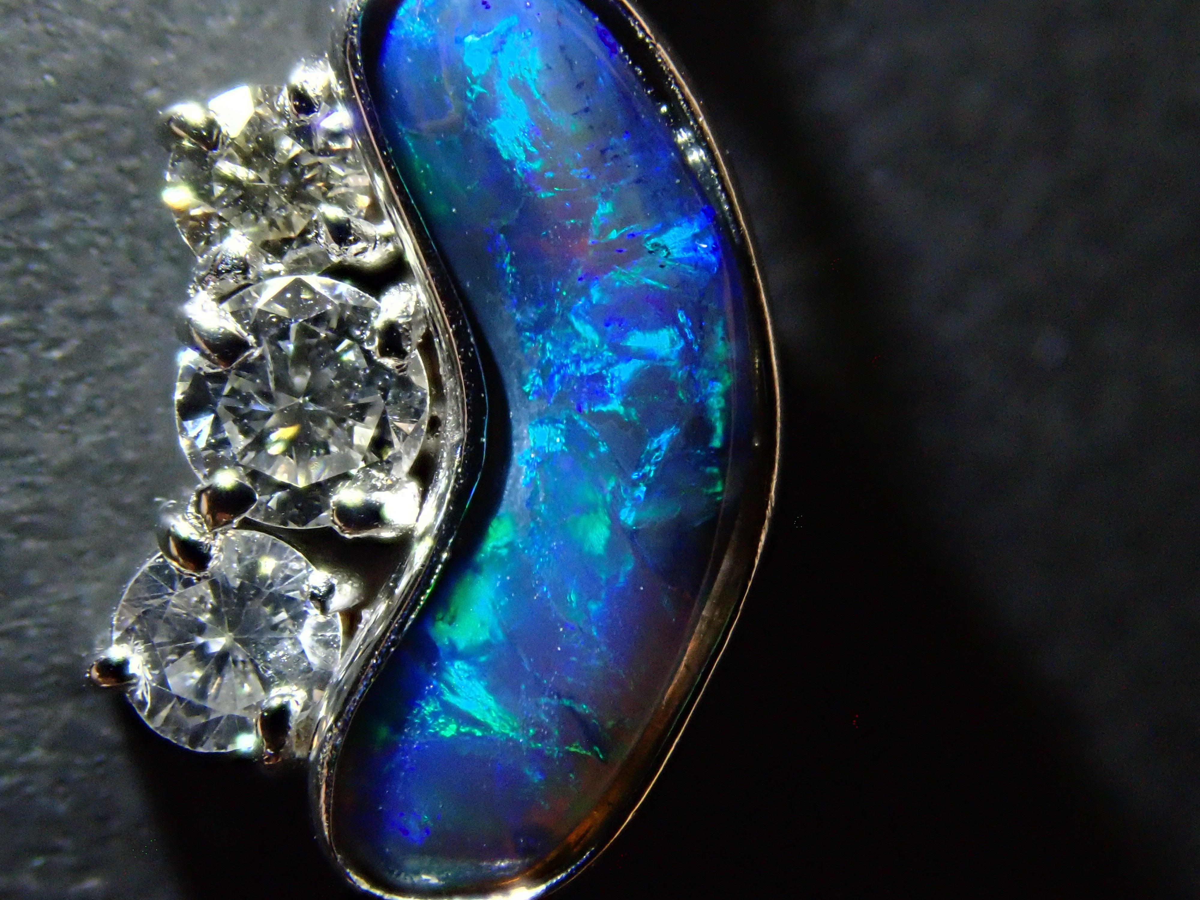 Pt900 ブラックオパール 0.58ct ペンダントトップ（ネックレストップ
