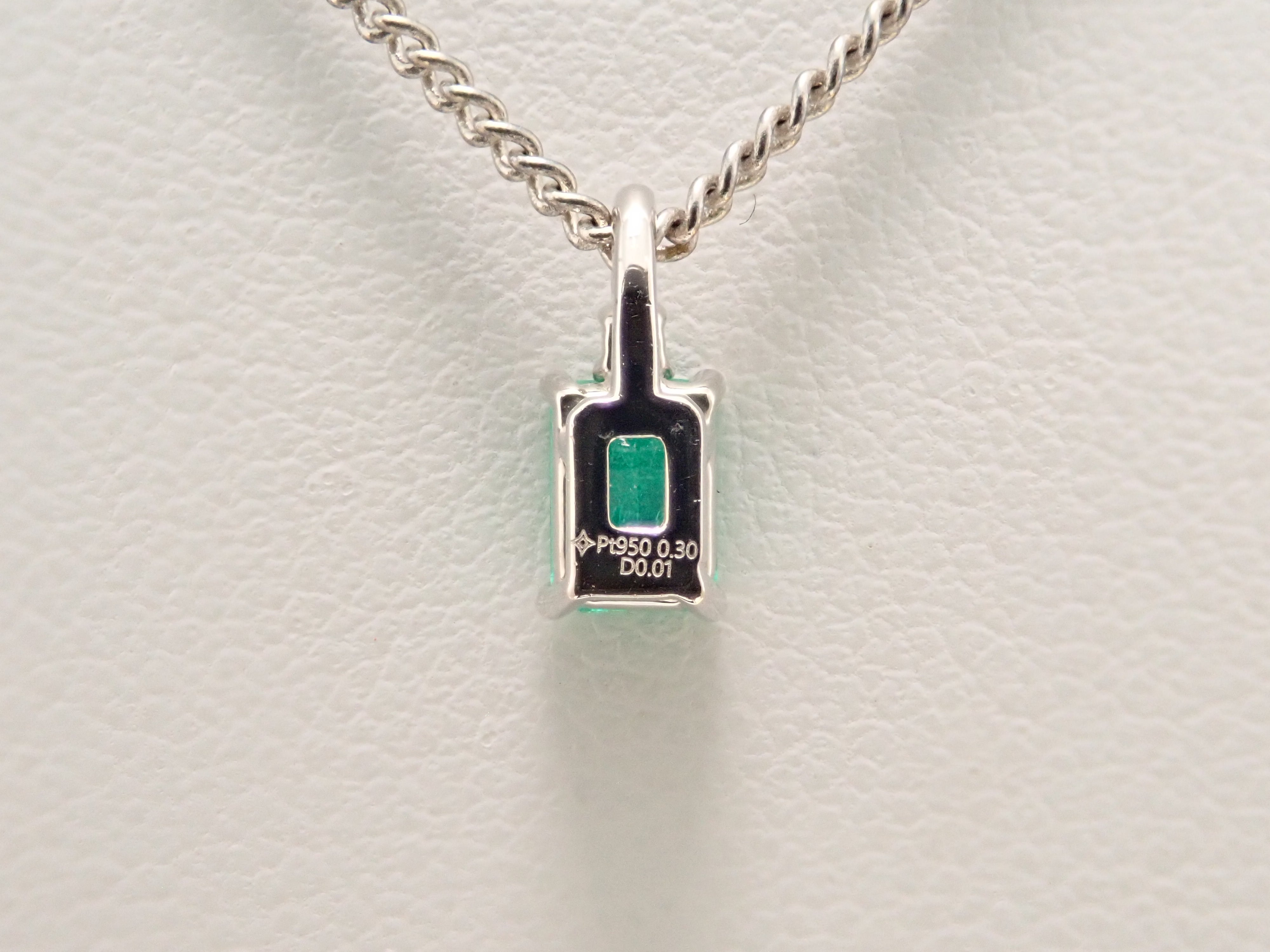 【7/16 22時販売】【カラフリ】Pt900 エメラルド 0.30ct ・ダイヤモンド0.01ctペンダントトップ（ネックレストップ）