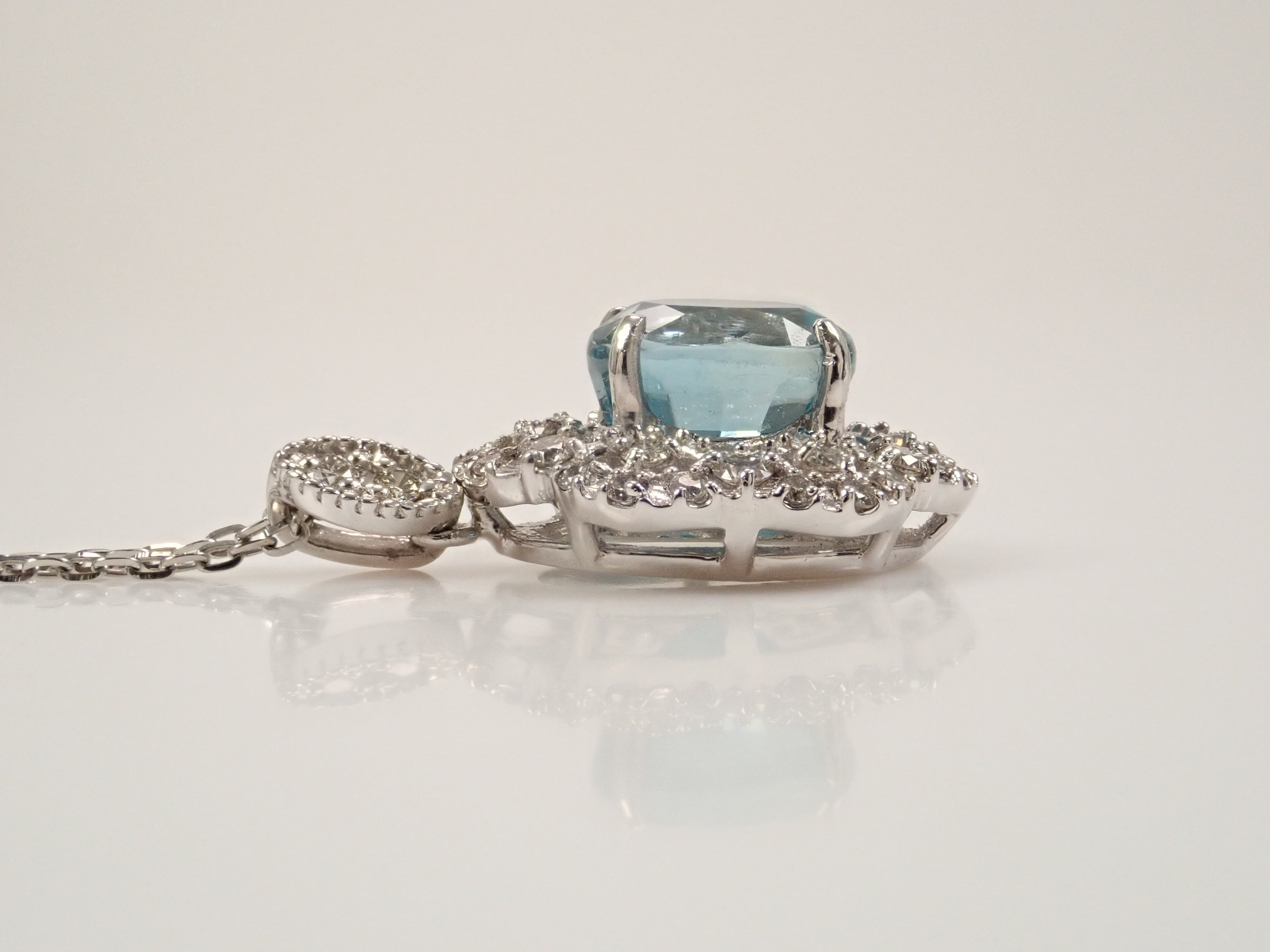 [22602665 Listed] Pt900/Pt850 Blue Zircon (Ratanakiri Blue) 2.45ct Pendant (Necklace)