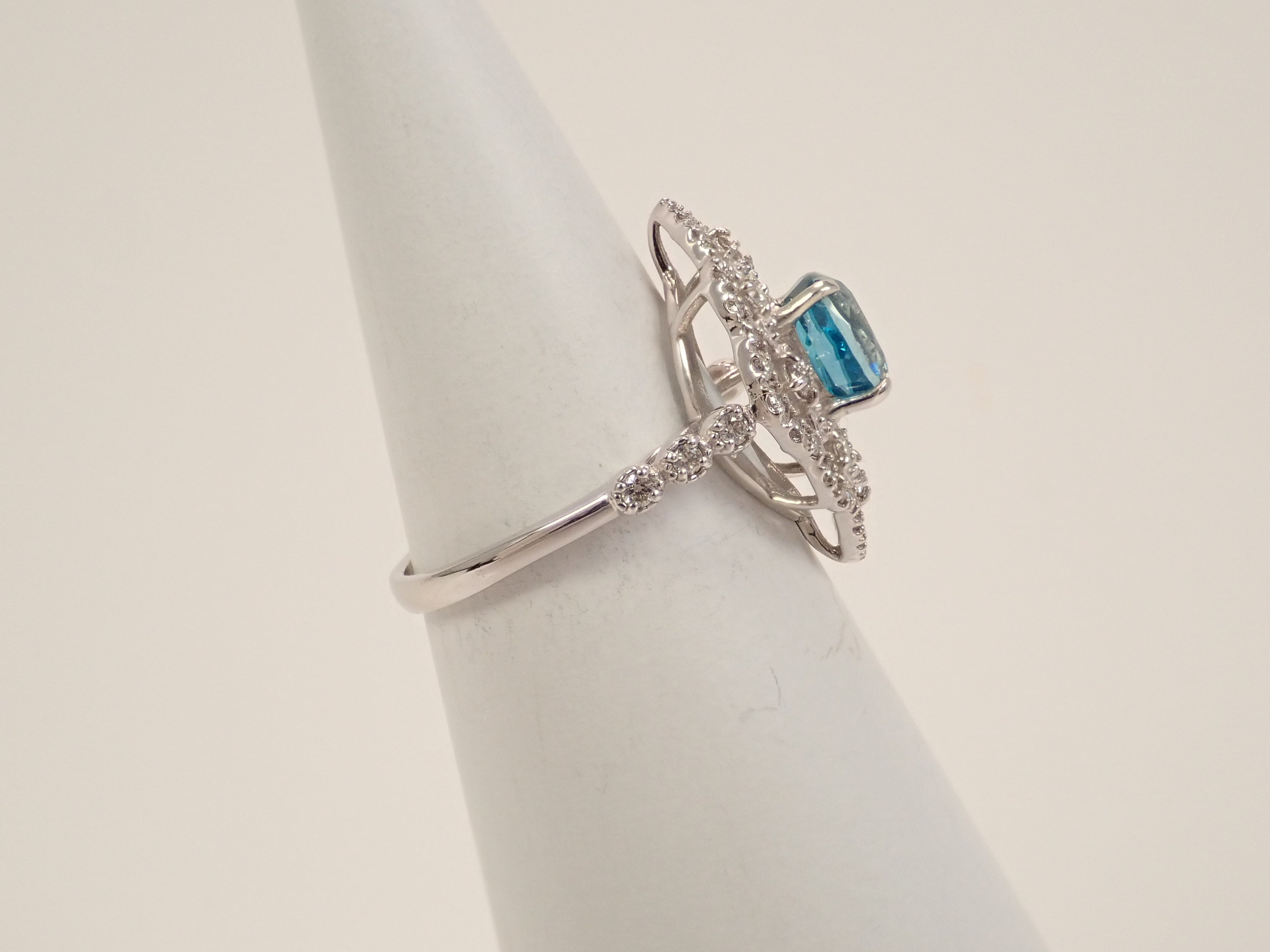 [Listed as 22602664] Pt900 Blue Zircon (Ratanakiri Blue) 2.22ct Ring