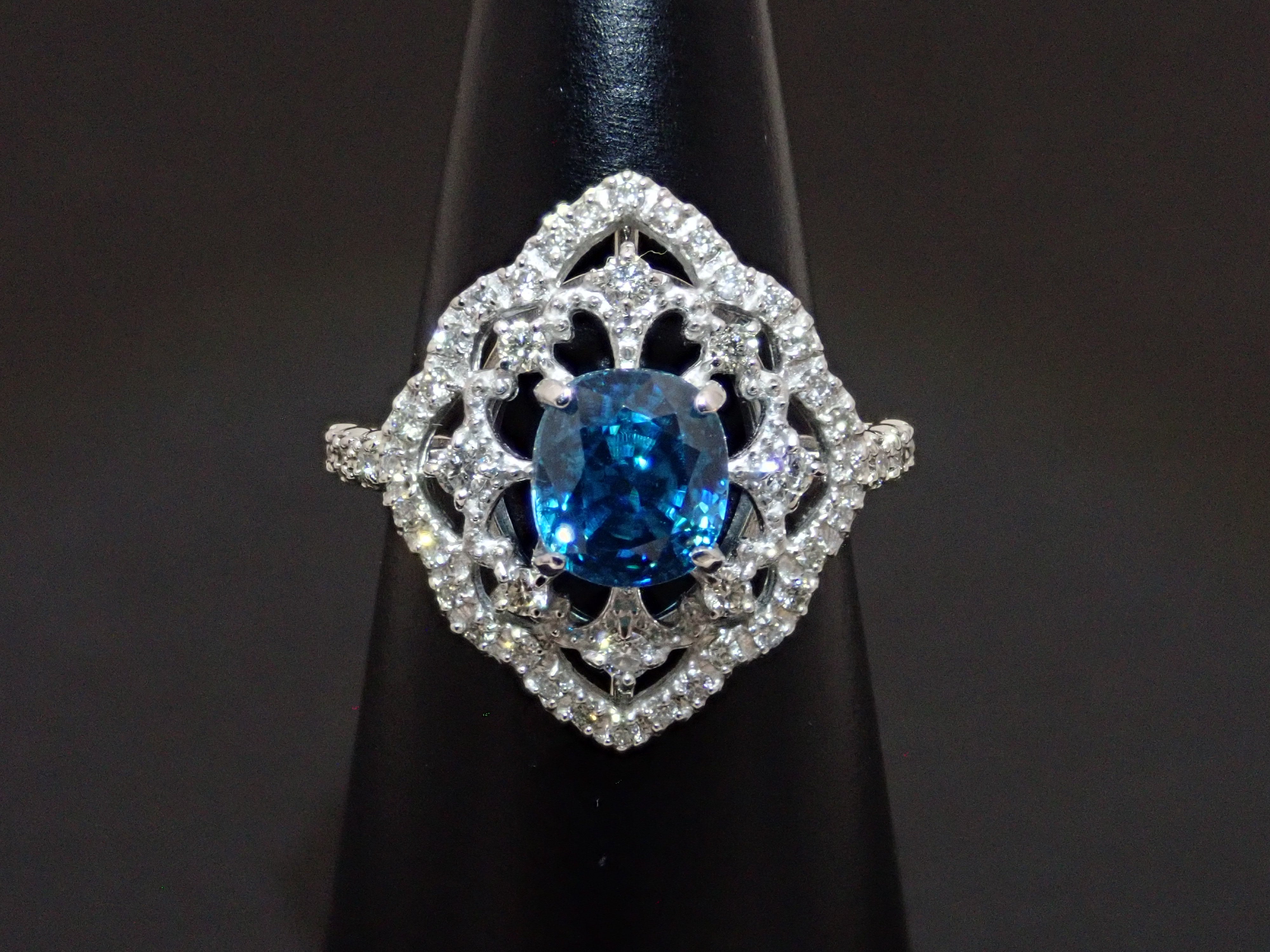 Pt900 ブルージルコン（ラタナキリブルー） 2.22ct リング