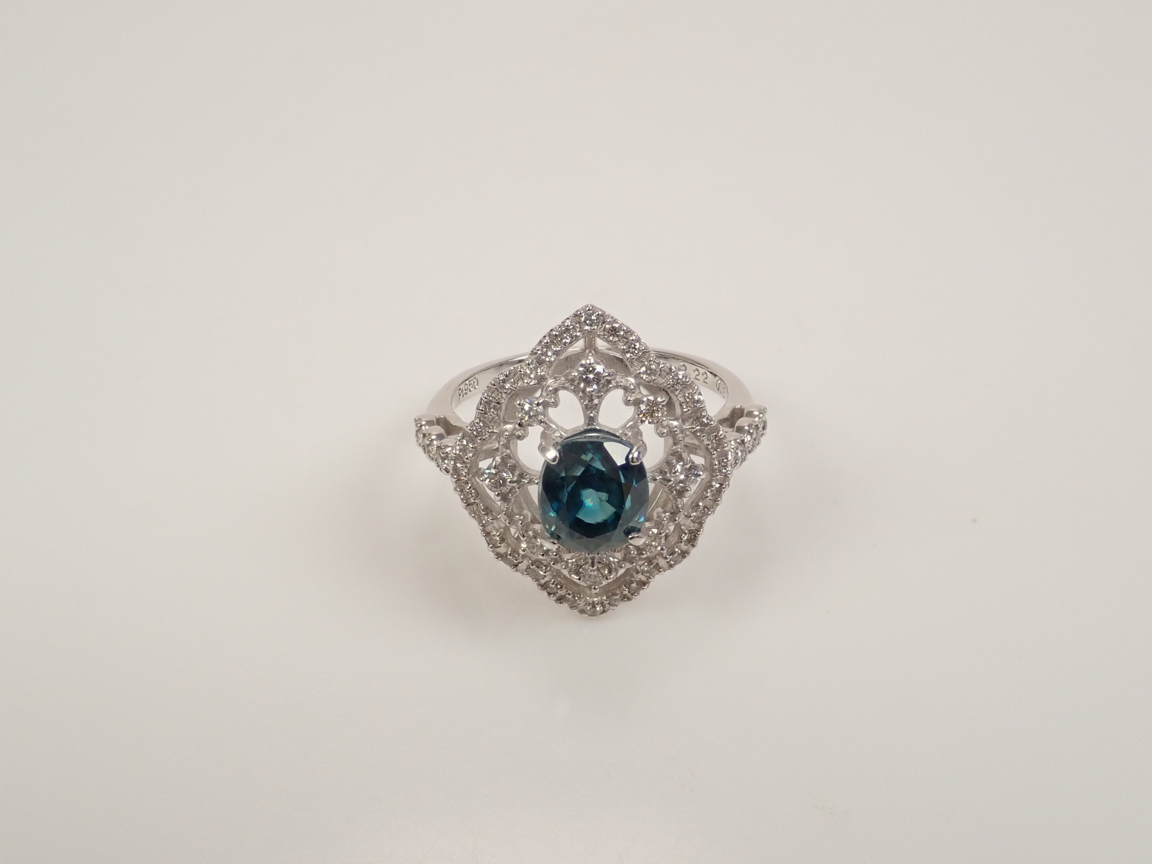 Pt900 ブルージルコン（ラタナキリブルー） 2.22ct リング