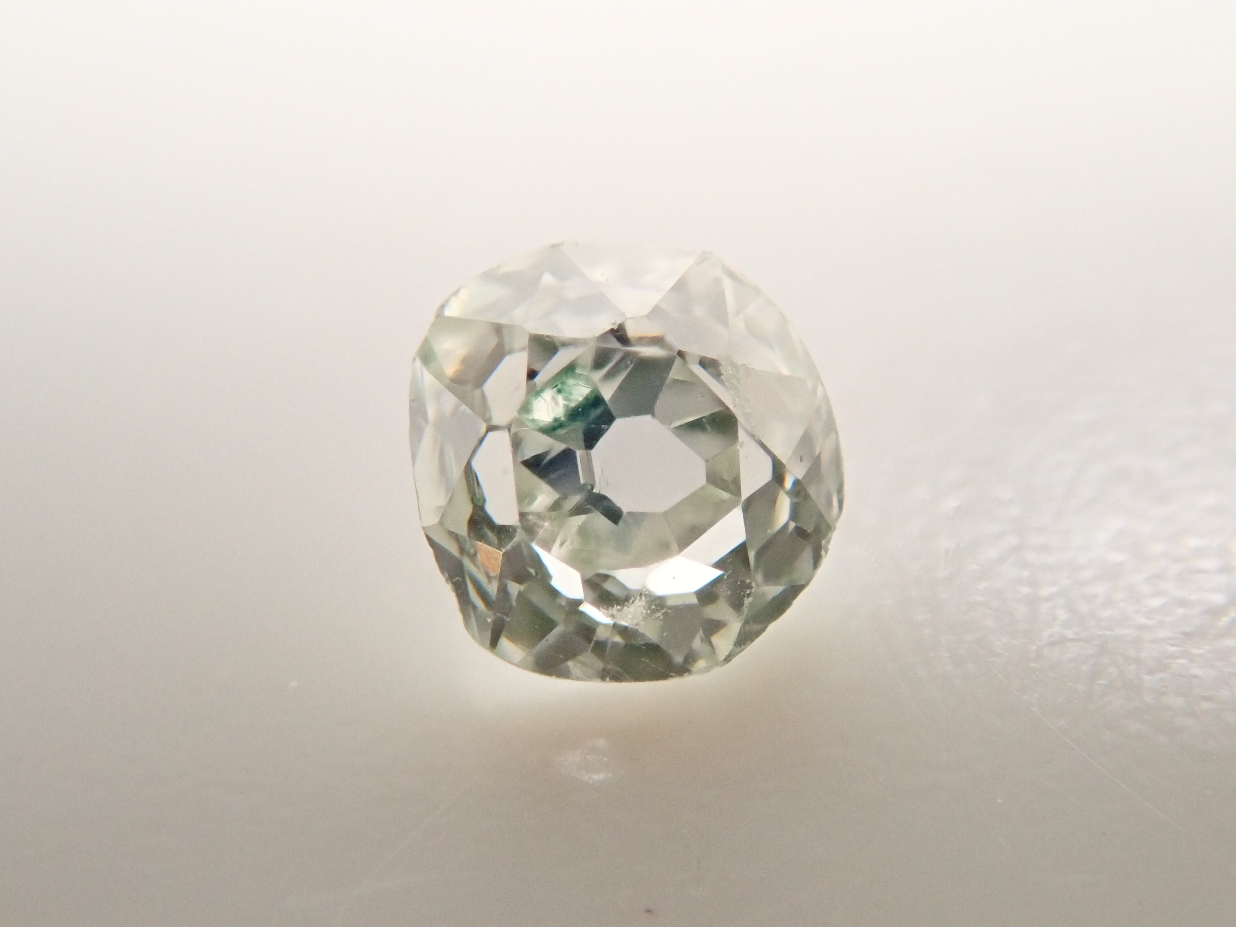 グリーンダイヤモンド 0.100ctルース(VERY LIGHT GREEN, SI-1)