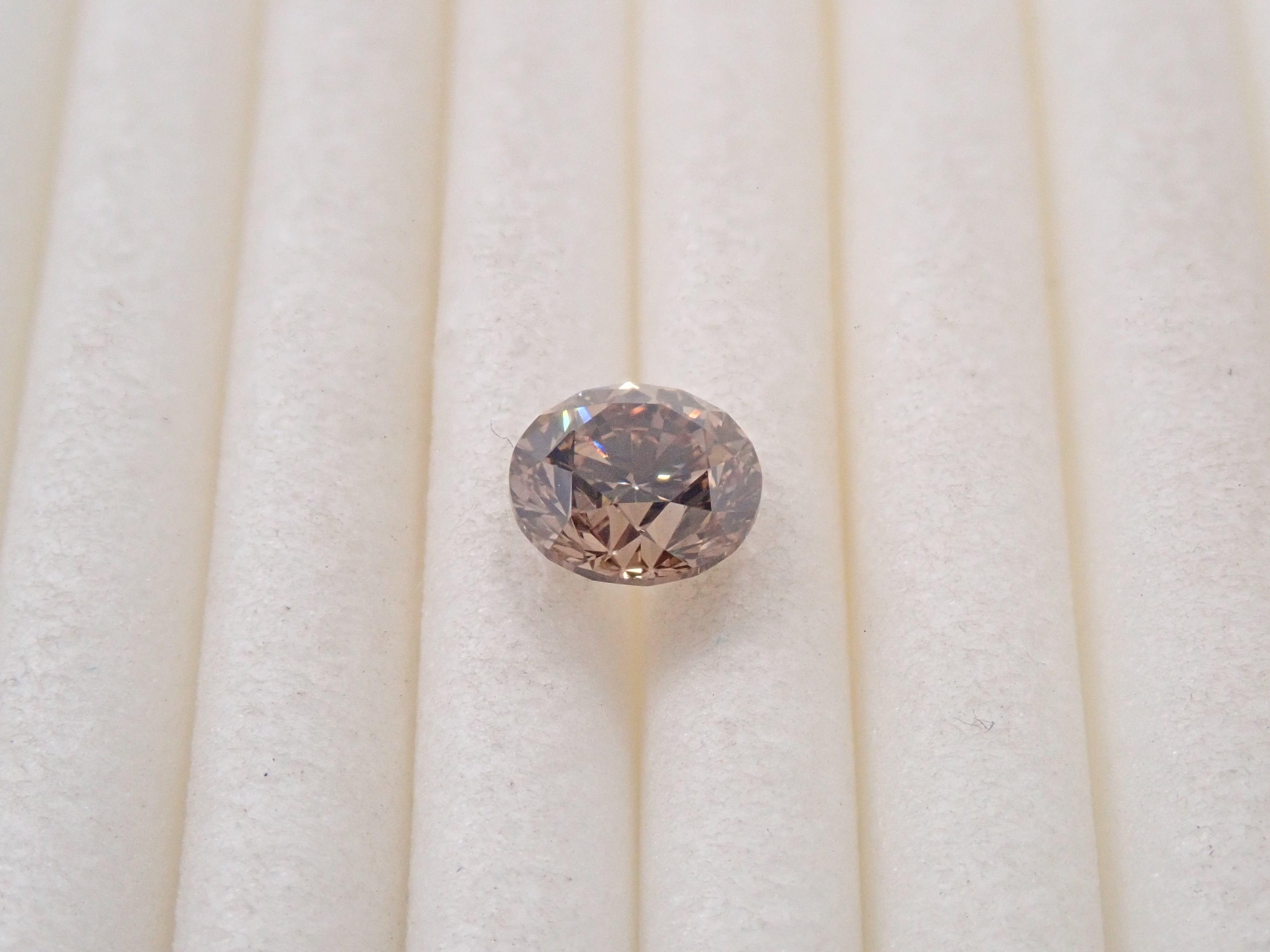 【7/18 22時販売】ブラウンダイヤモンド 5.0mm/0.556ctルース(FANCY LIGHT BROWN, VS-1)