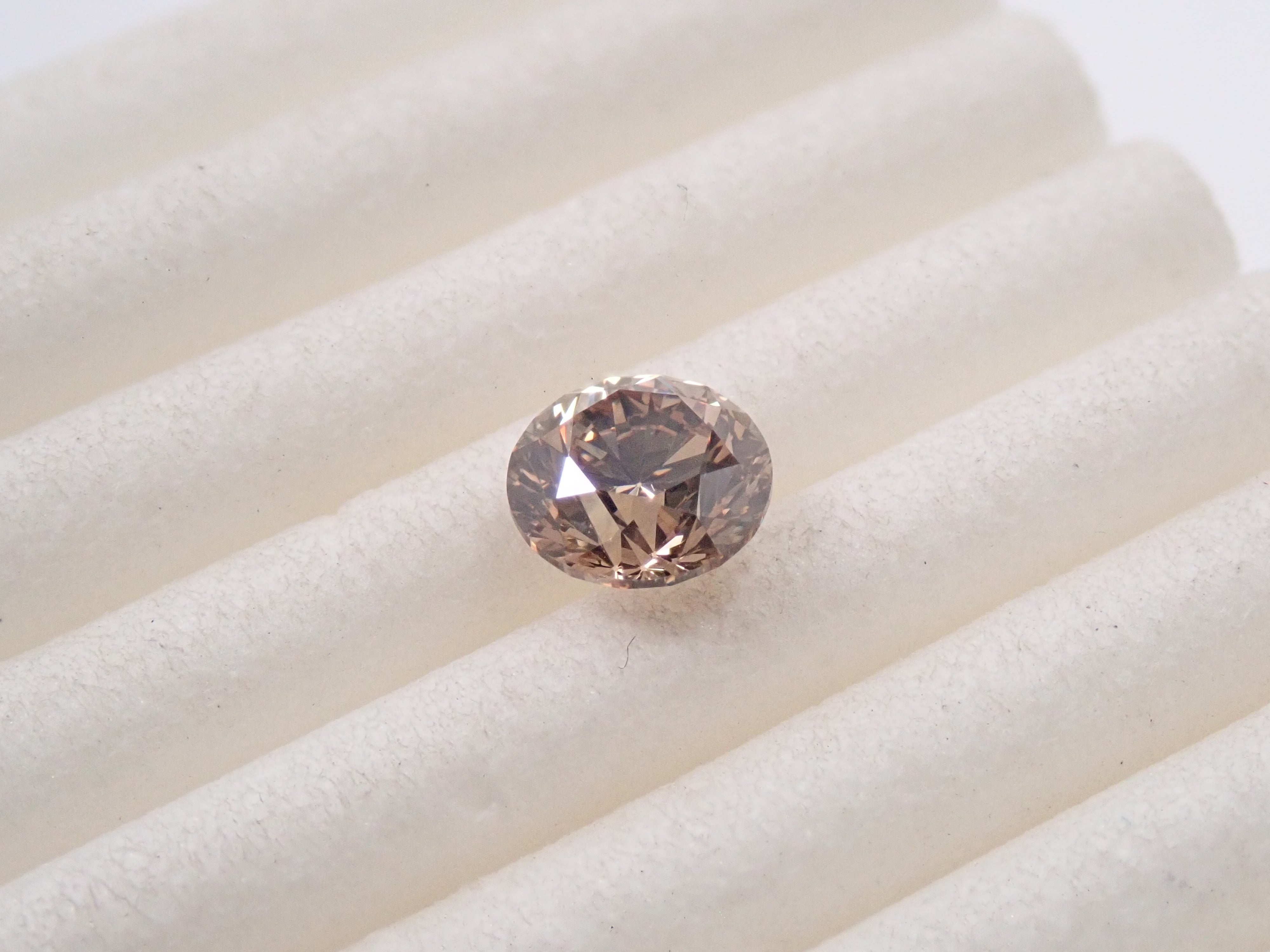 ブラウンダイヤモンド 5.0mm/0.556ctルース(FANCY LIGHT BROWN, VS-1)