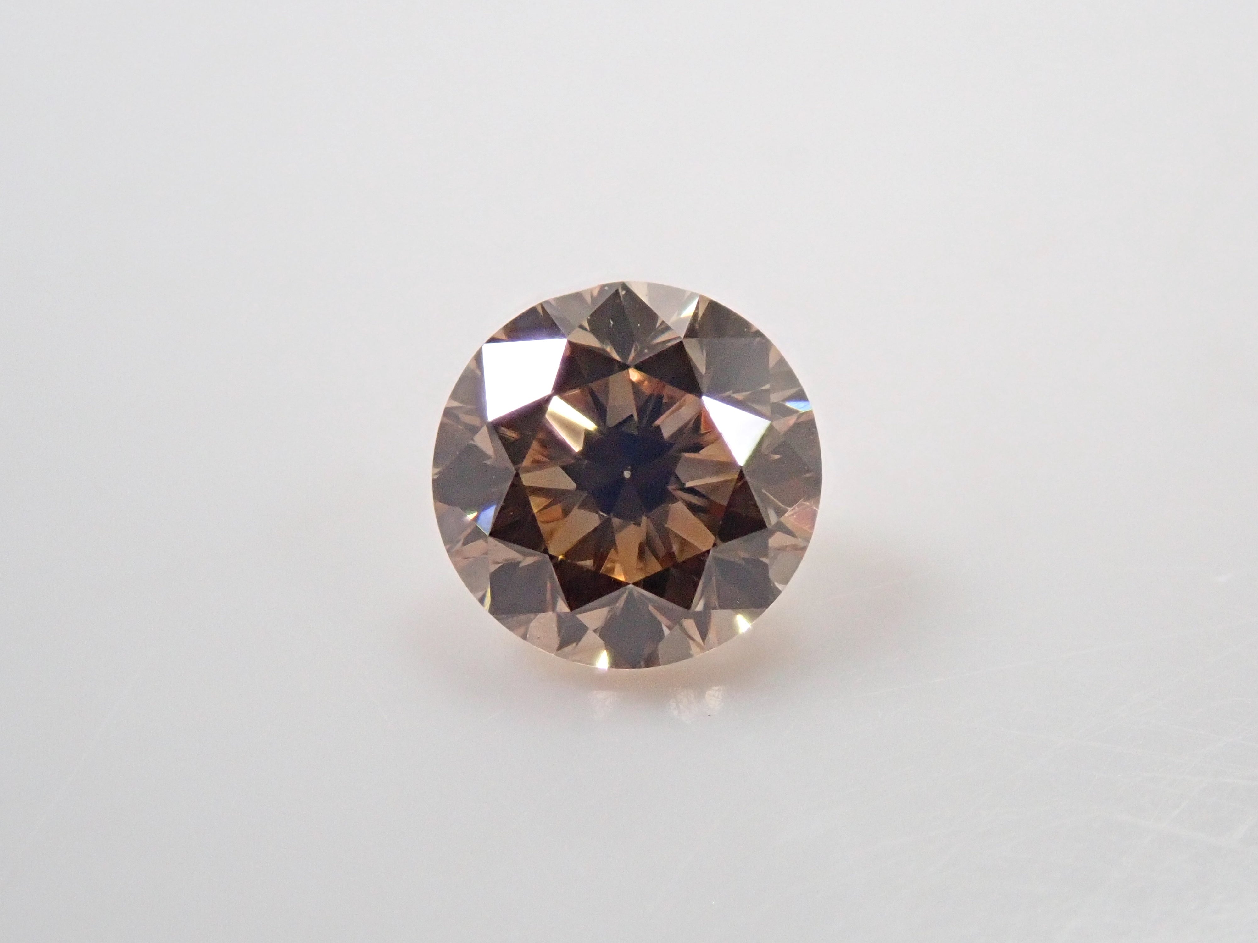 【7/18 22時販売】ブラウンダイヤモンド 5.0mm/0.556ctルース(FANCY LIGHT BROWN, VS-1)