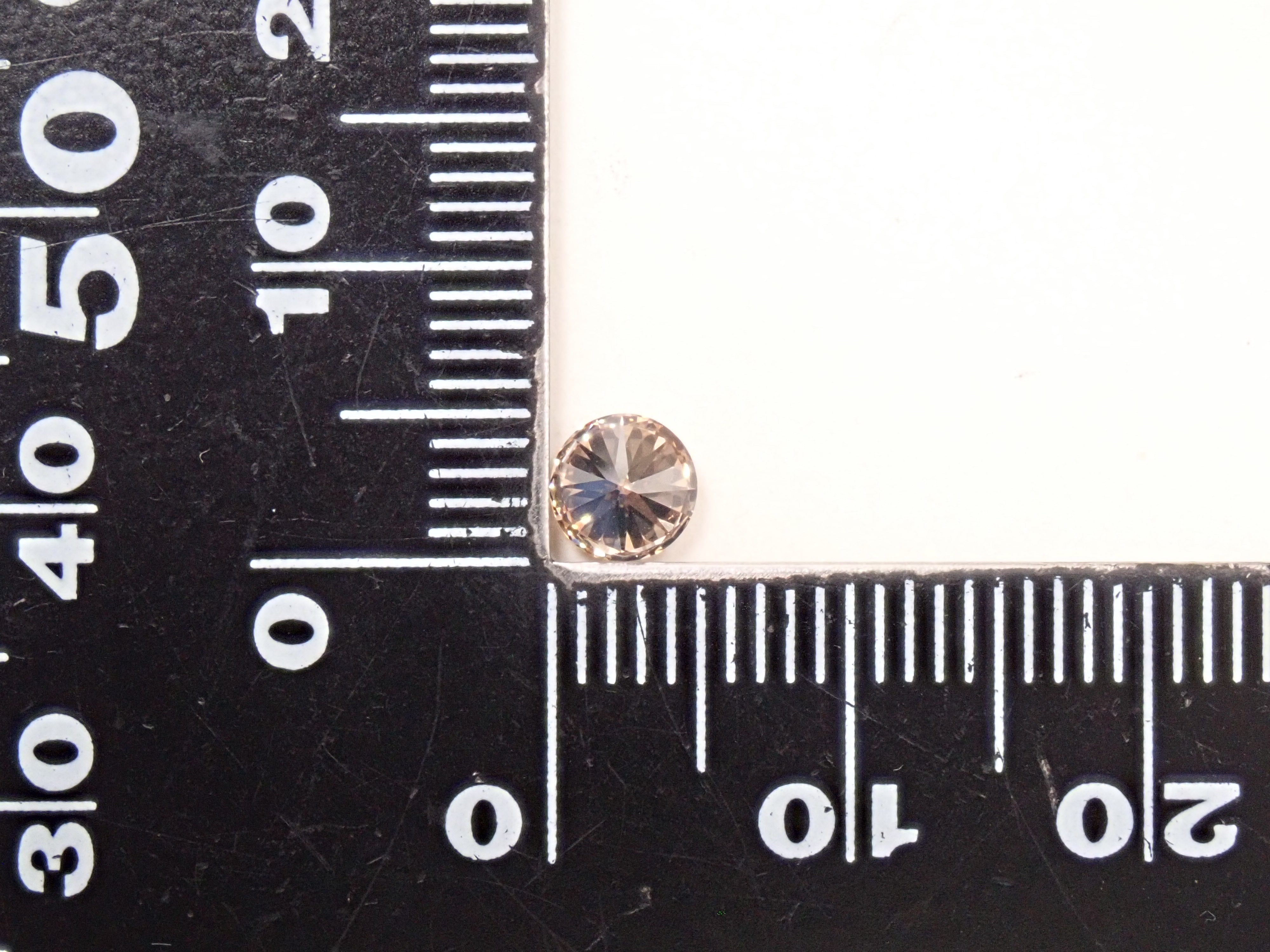 【7/18 22時販売】ブラウンダイヤモンド 5.0mm/0.556ctルース(FANCY LIGHT BROWN, VS-1)