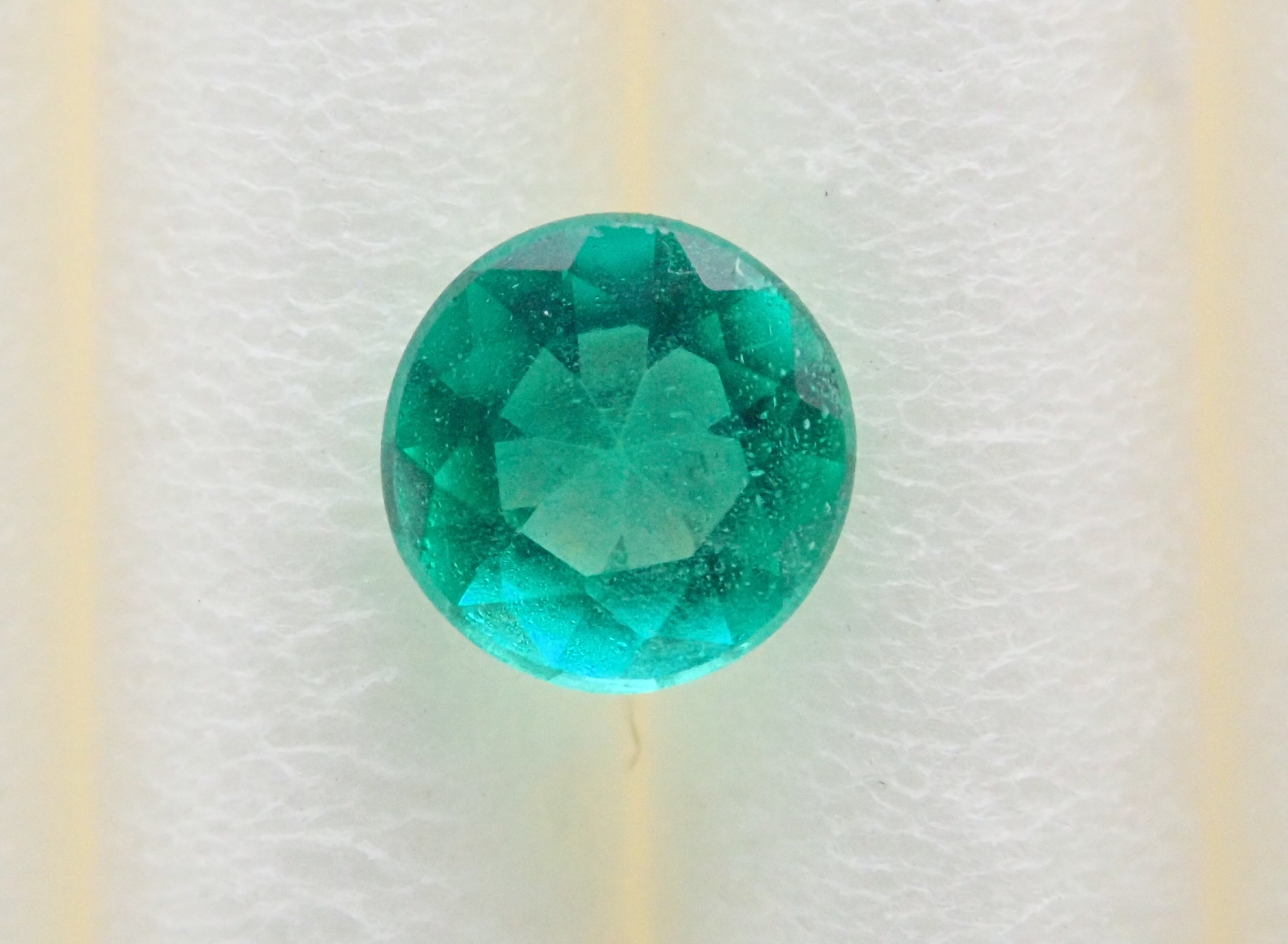 Brazilian emerald 3.3mm/0.119ct loose