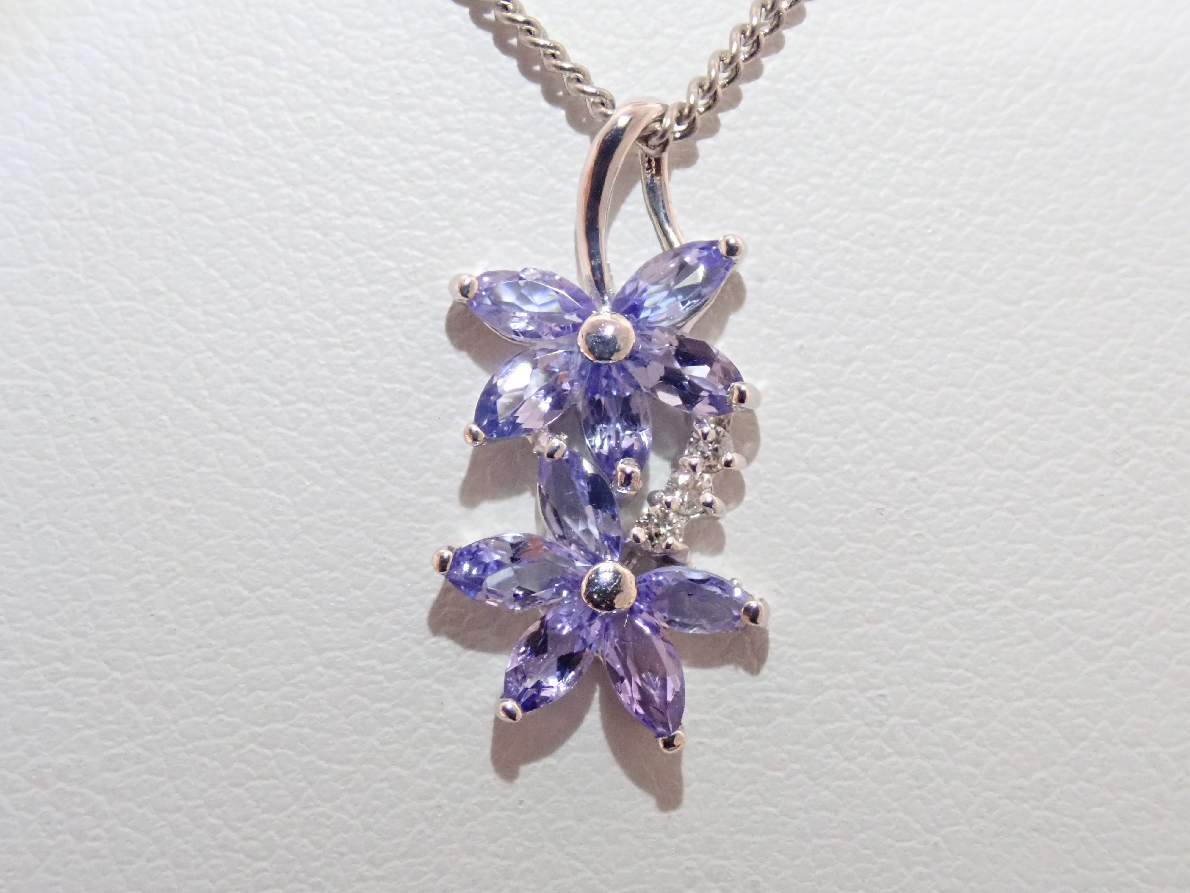 【7/20 22時販売】【カラフリ】K18WG タンザナイト 0.96ct・ダイヤモンド0.03ctペンダントトップ（ネックレストップ）鑑別書